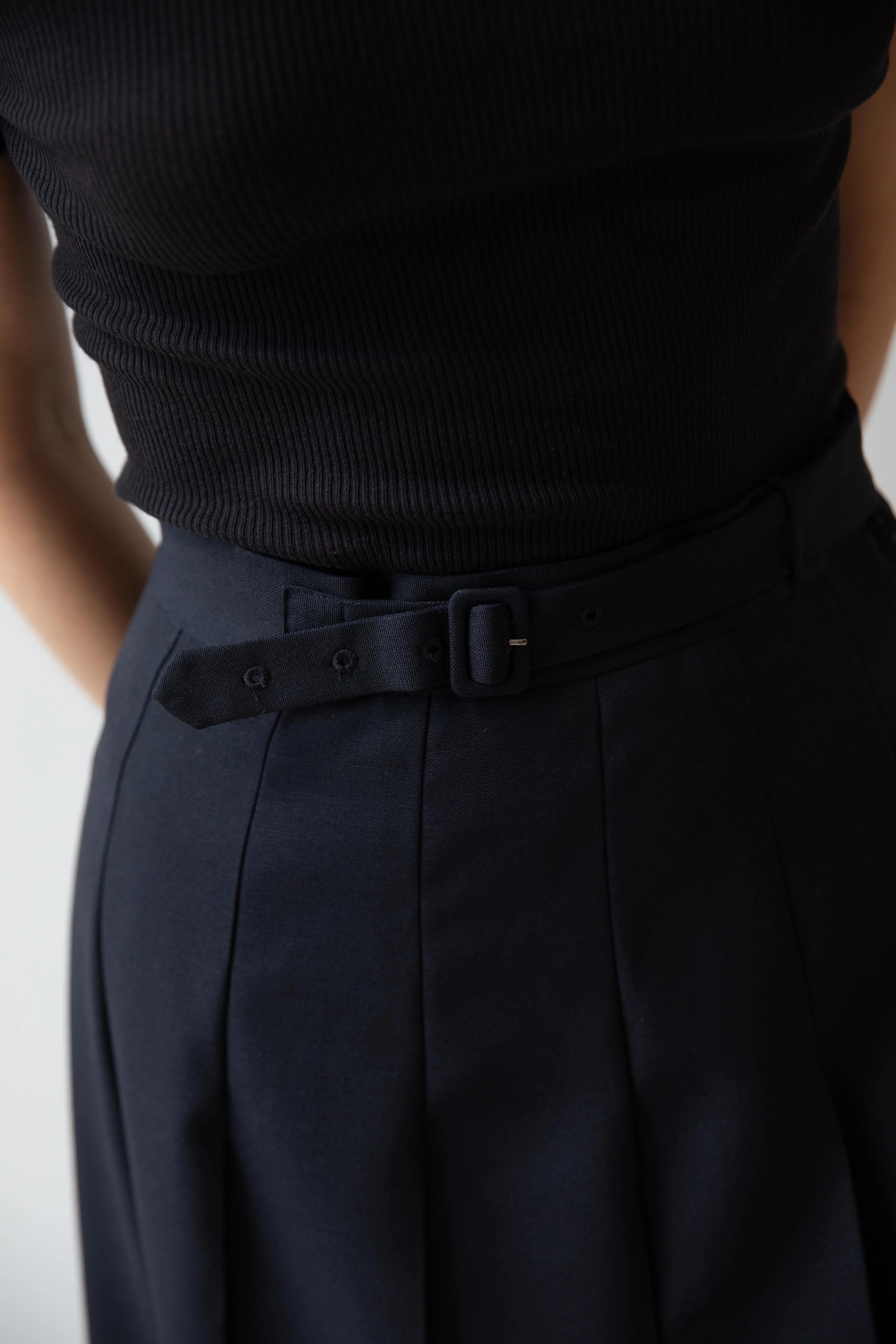 Auralee | Hopsack Pleated Skirt in Dark Navy - Image 4
