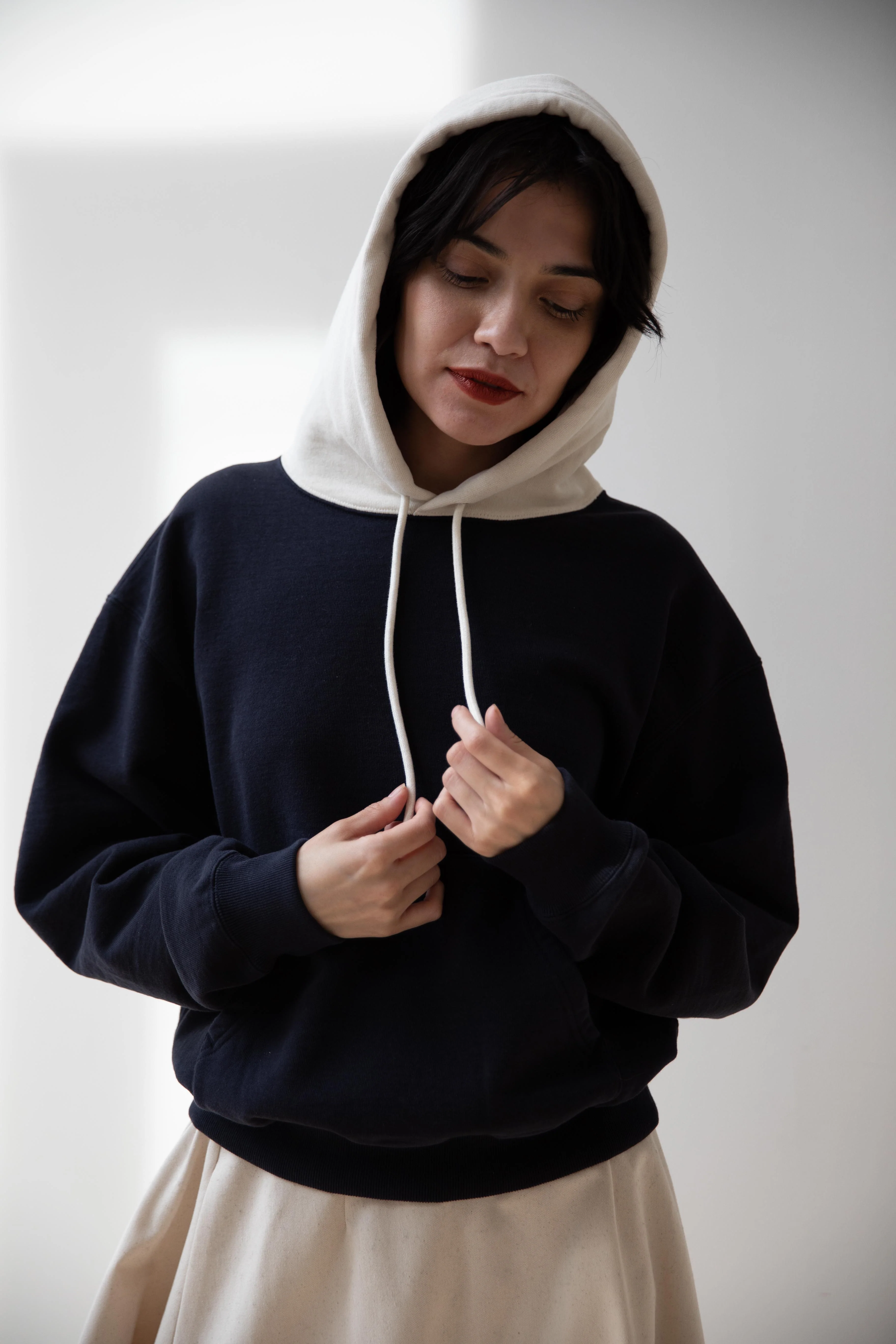 Auralee | Sweatshirt in Navy & White - Image 27
