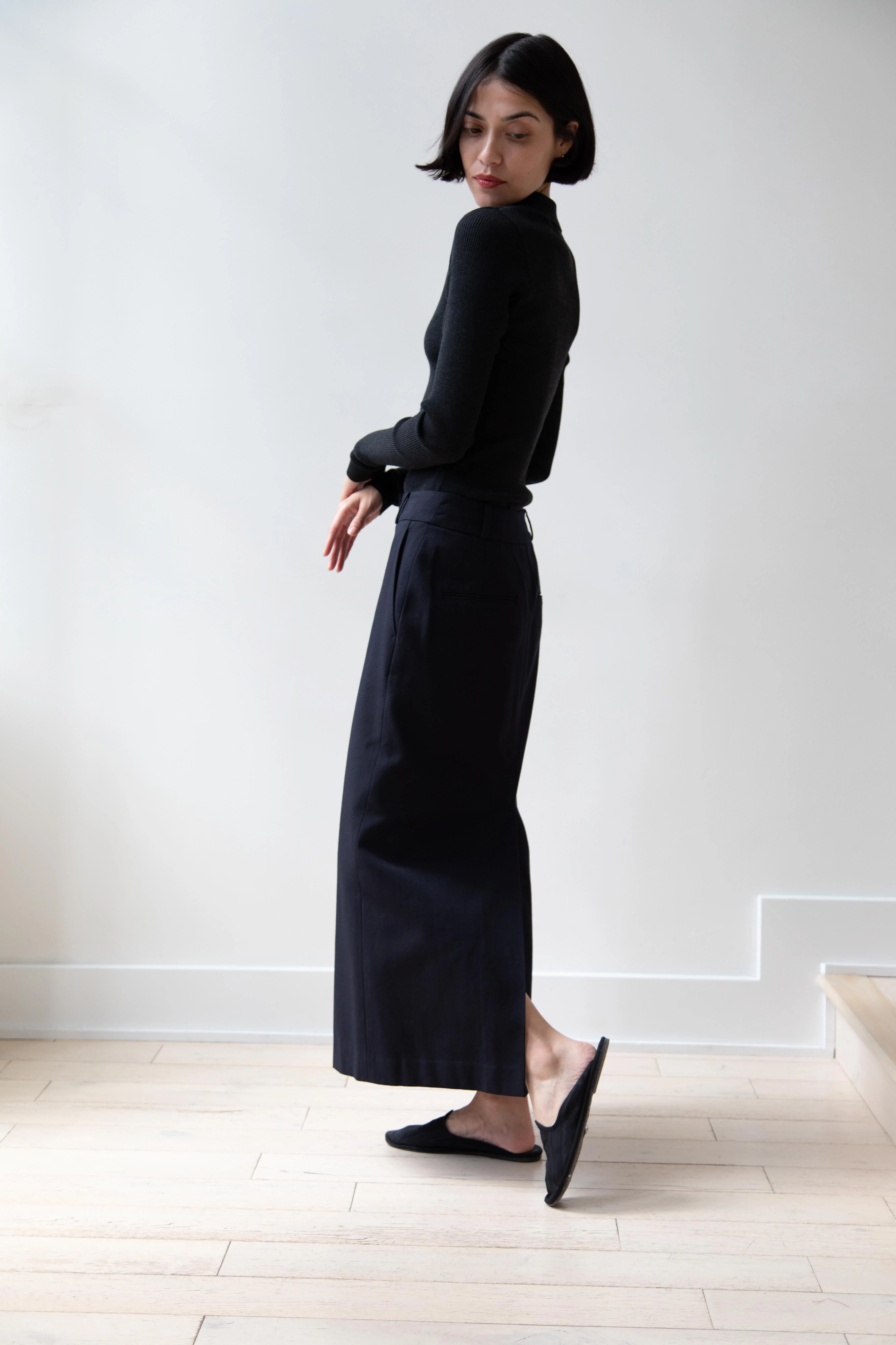 Auralee | Superfine Wool High Gauge Rib Polo in Charcoal - Image 29