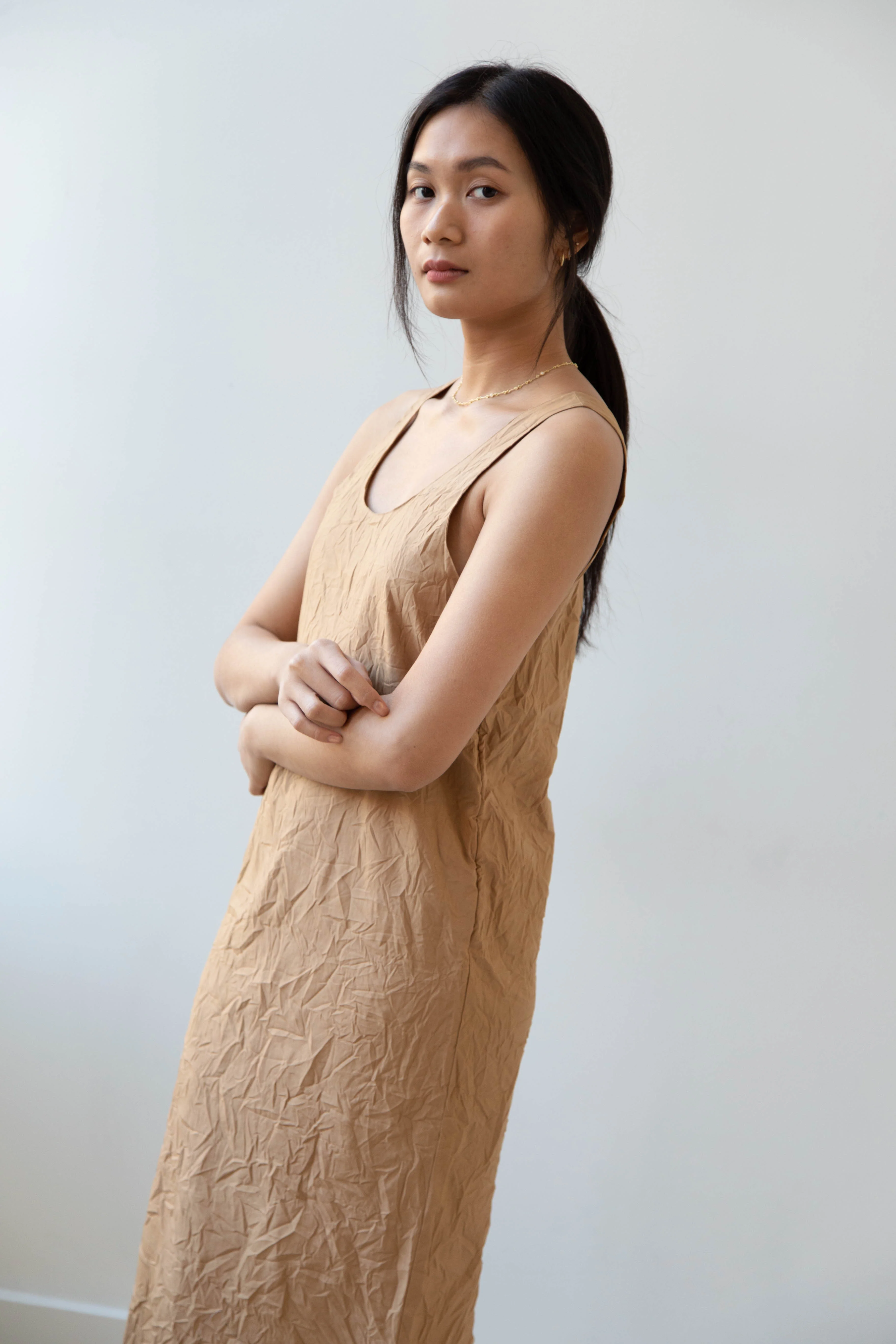 Auralee | Wrinkled Washed Finx Dress in Brown - Image 16