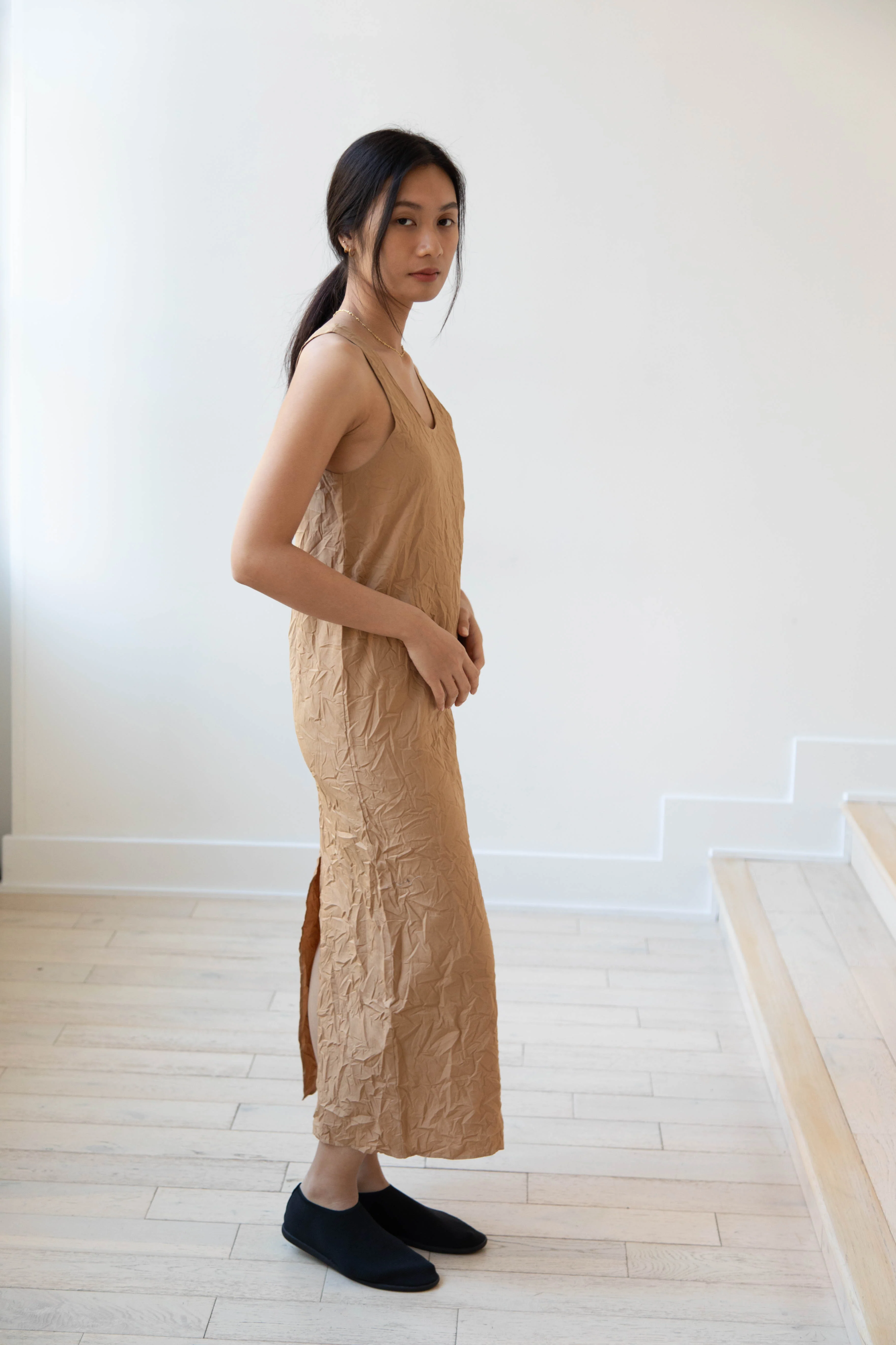 Auralee | Wrinkled Washed Finx Dress in Brown - Image 24