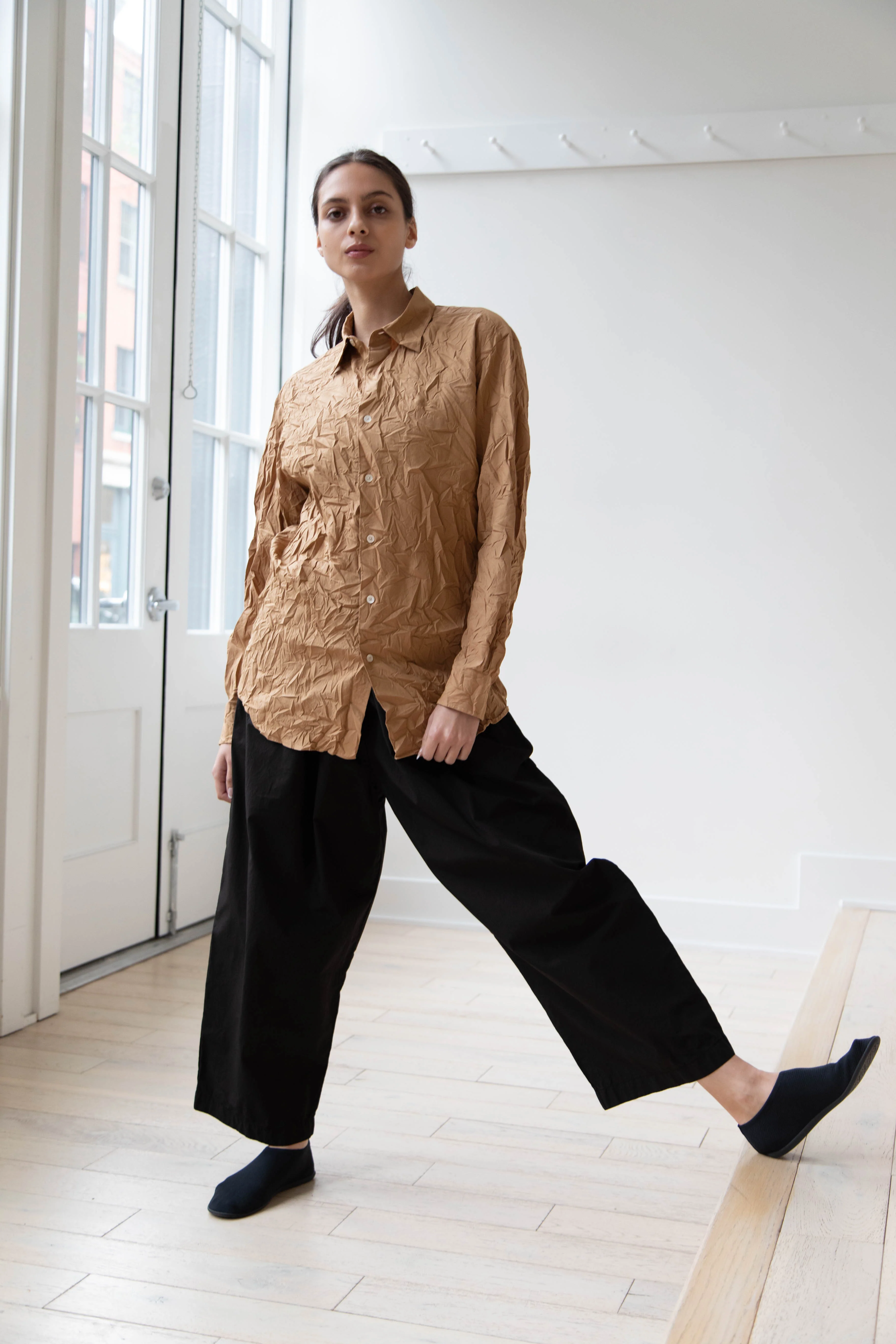 Auralee | Wrinkled Washed Finx Shirt in Brown - Image 10