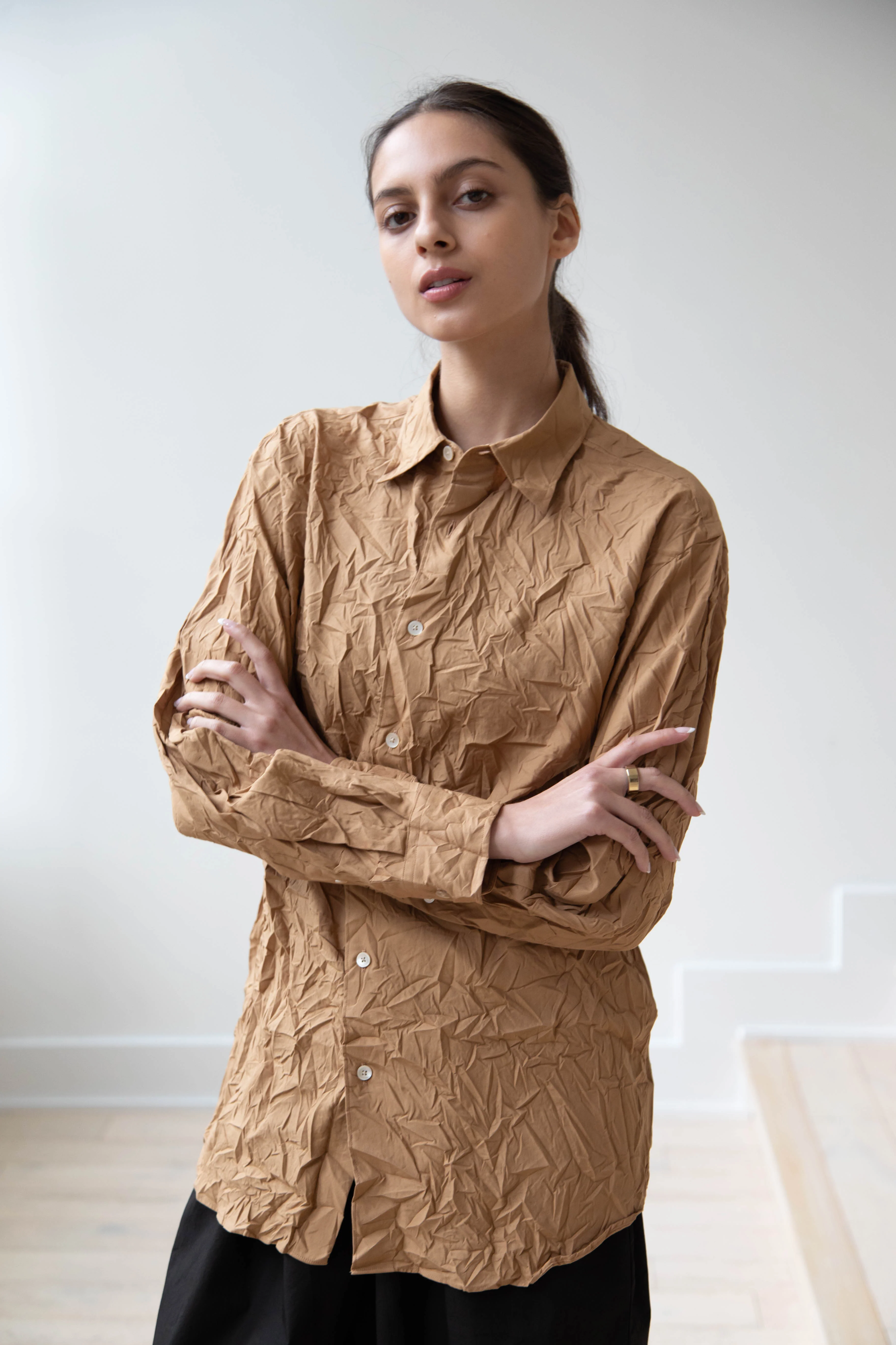 Auralee | Wrinkled Washed Finx Shirt in Brown - Image 13