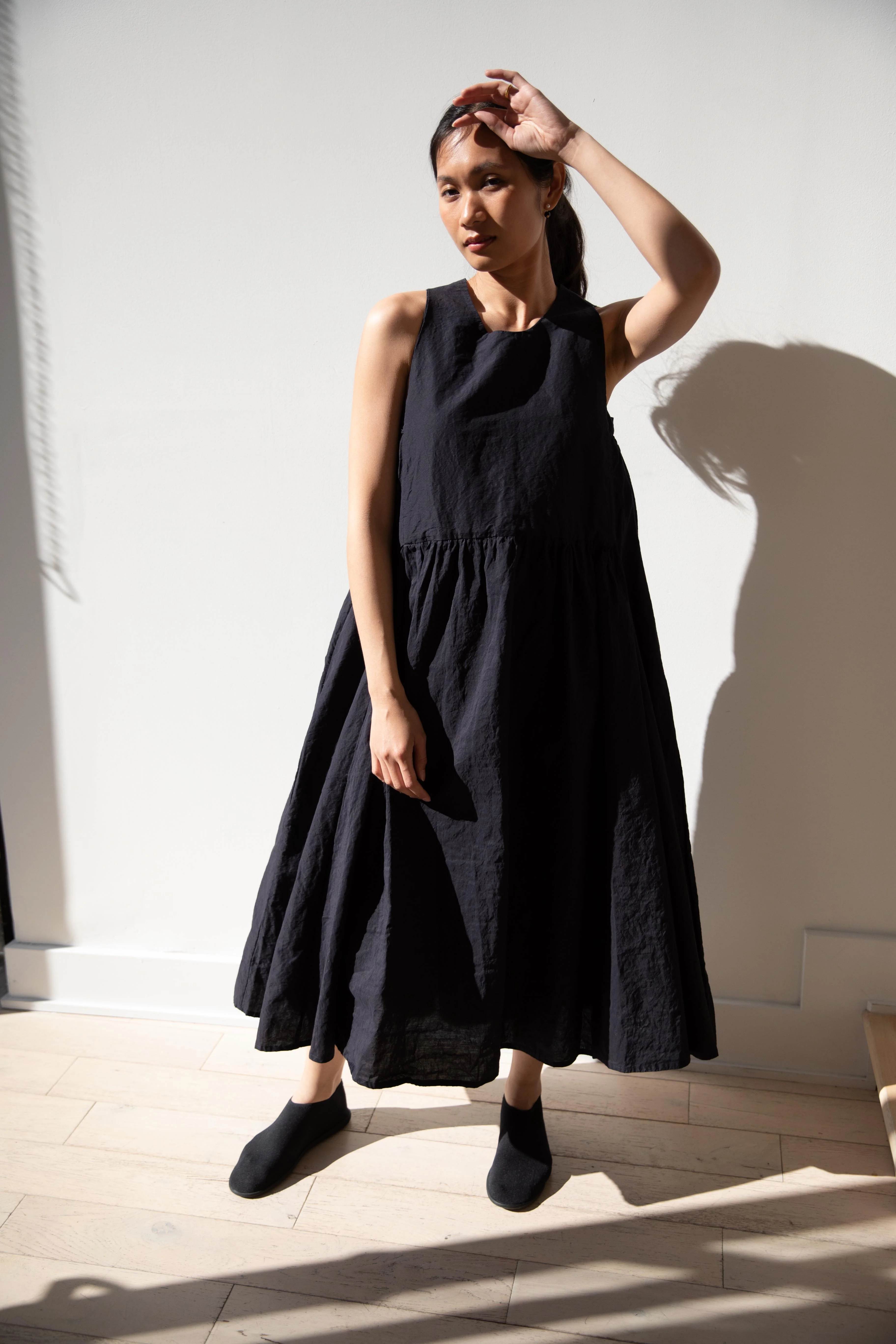 Bergfabel | Apron Dress in Midnight Cotton Linen - Image 23