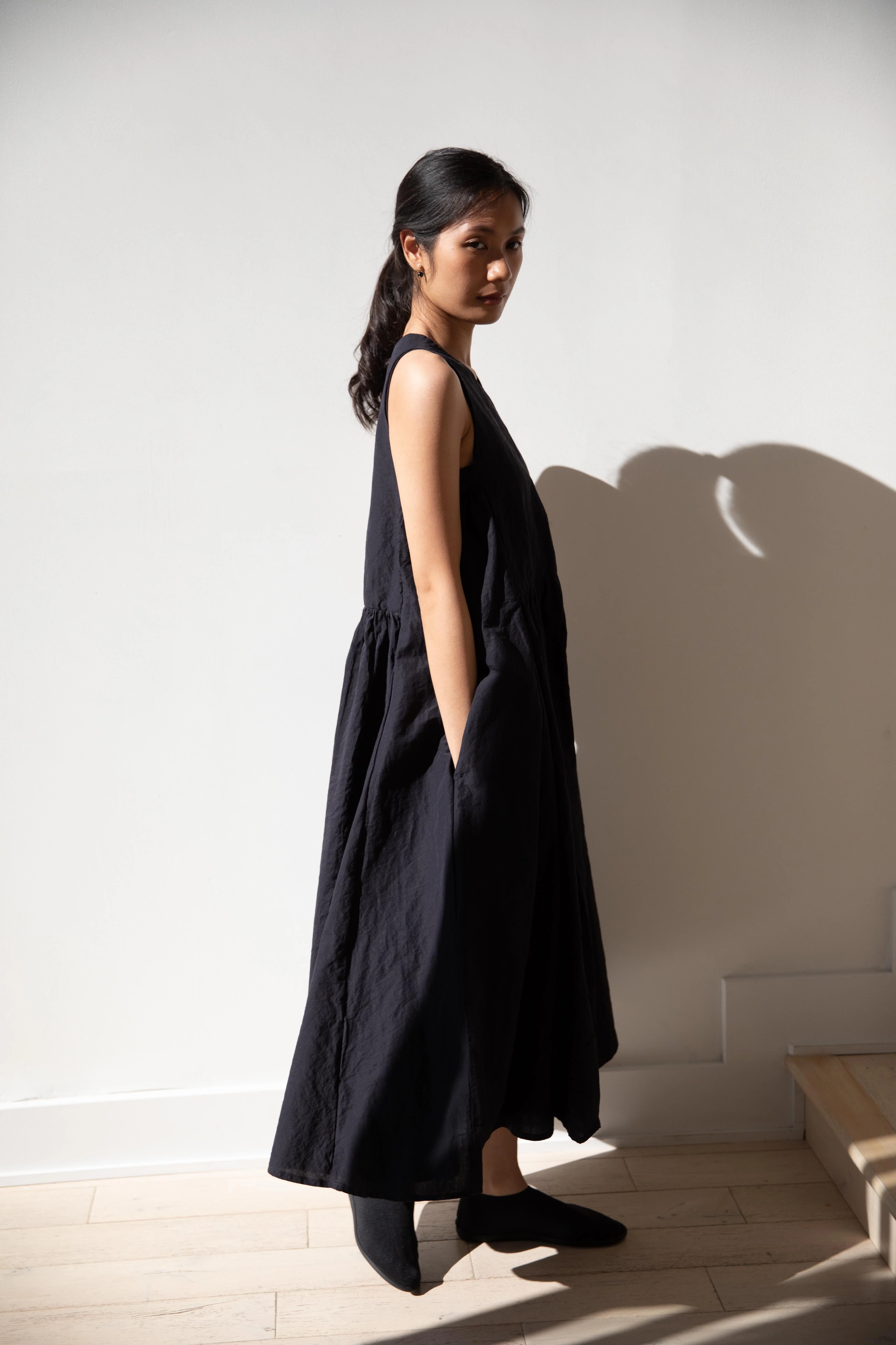 Bergfabel | Apron Dress in Midnight Cotton Linen - Image 28