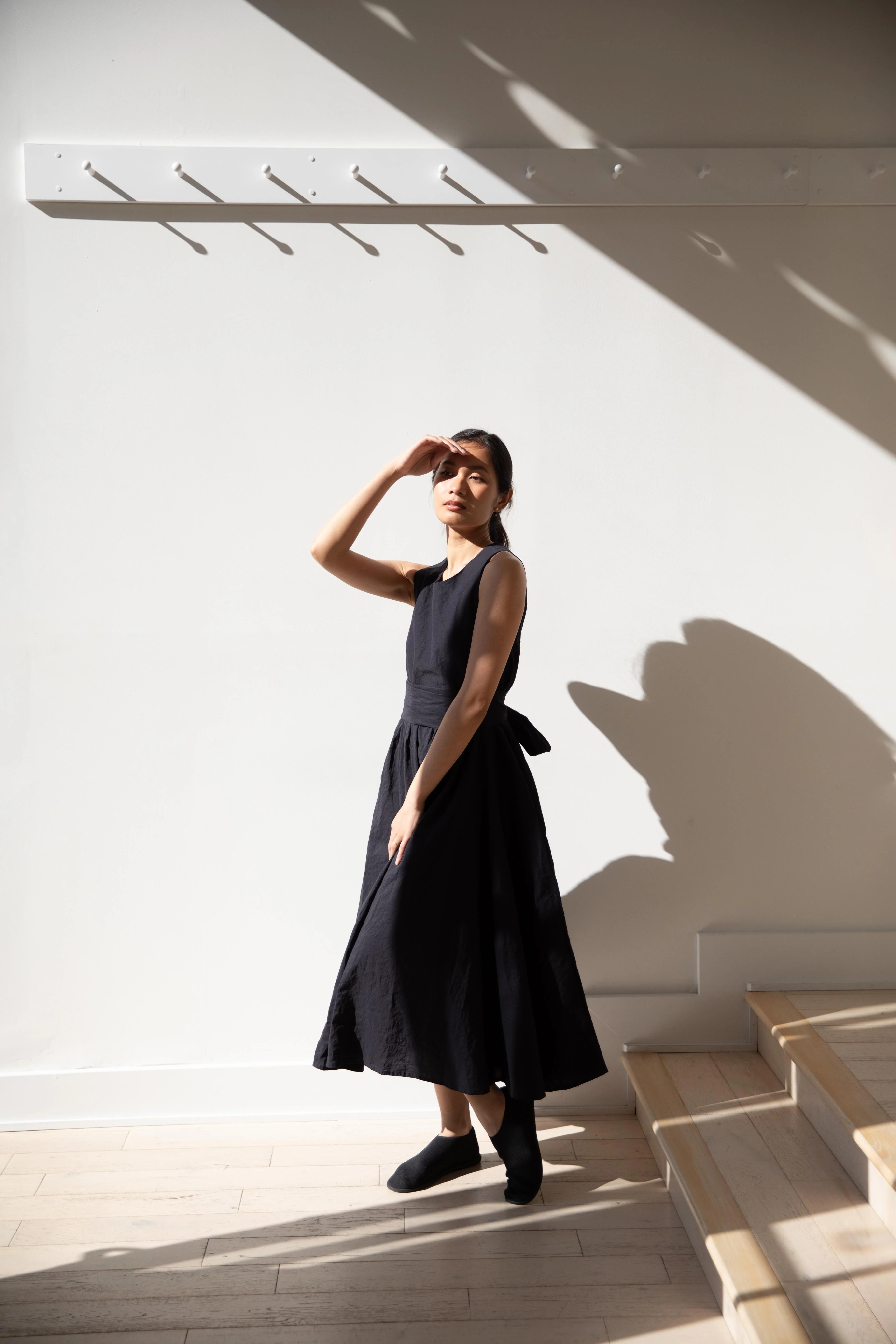 Bergfabel | Apron Dress in Midnight Cotton Linen - Image 3