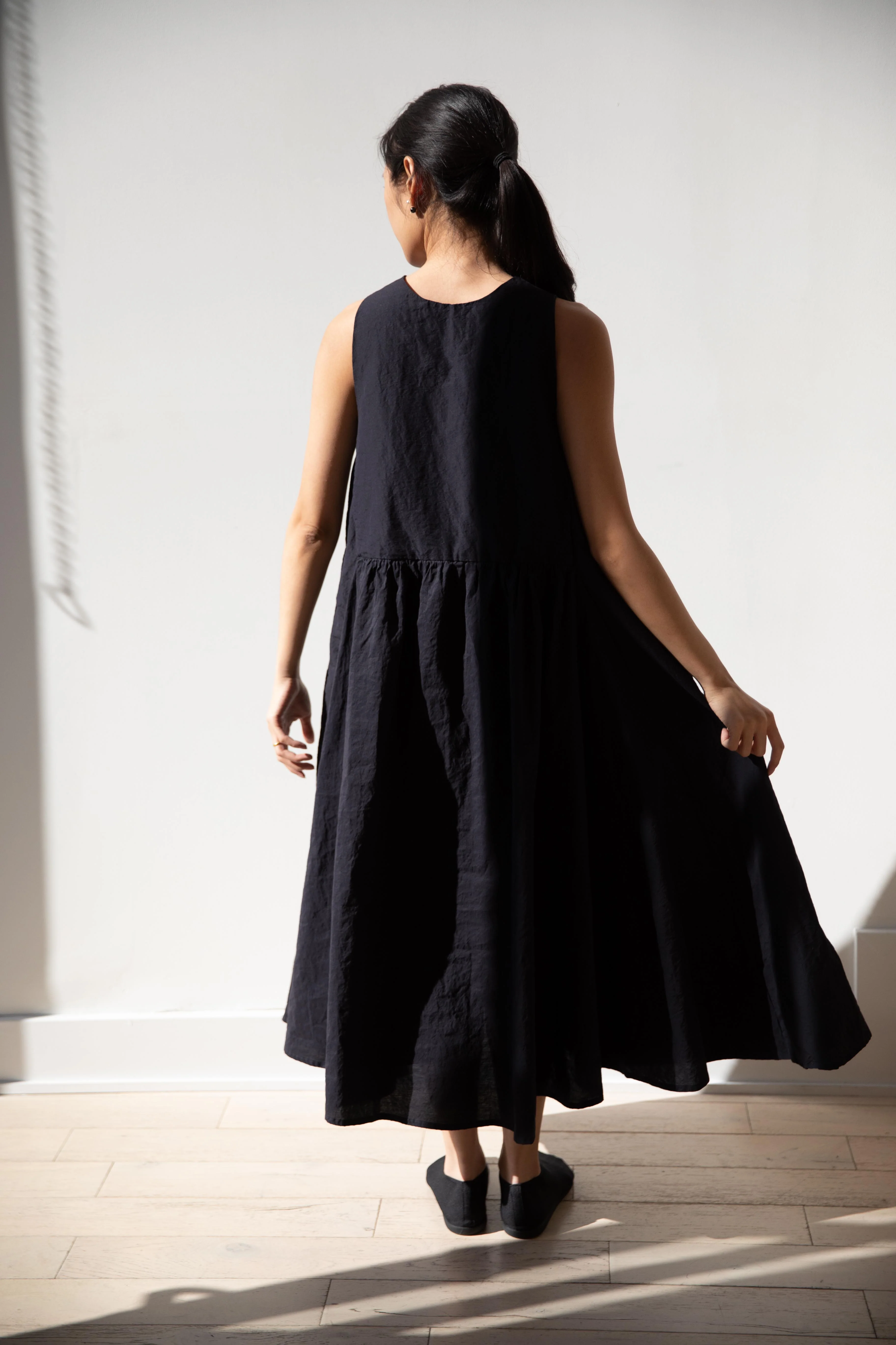 Bergfabel | Apron Dress in Midnight Cotton Linen - Image 34