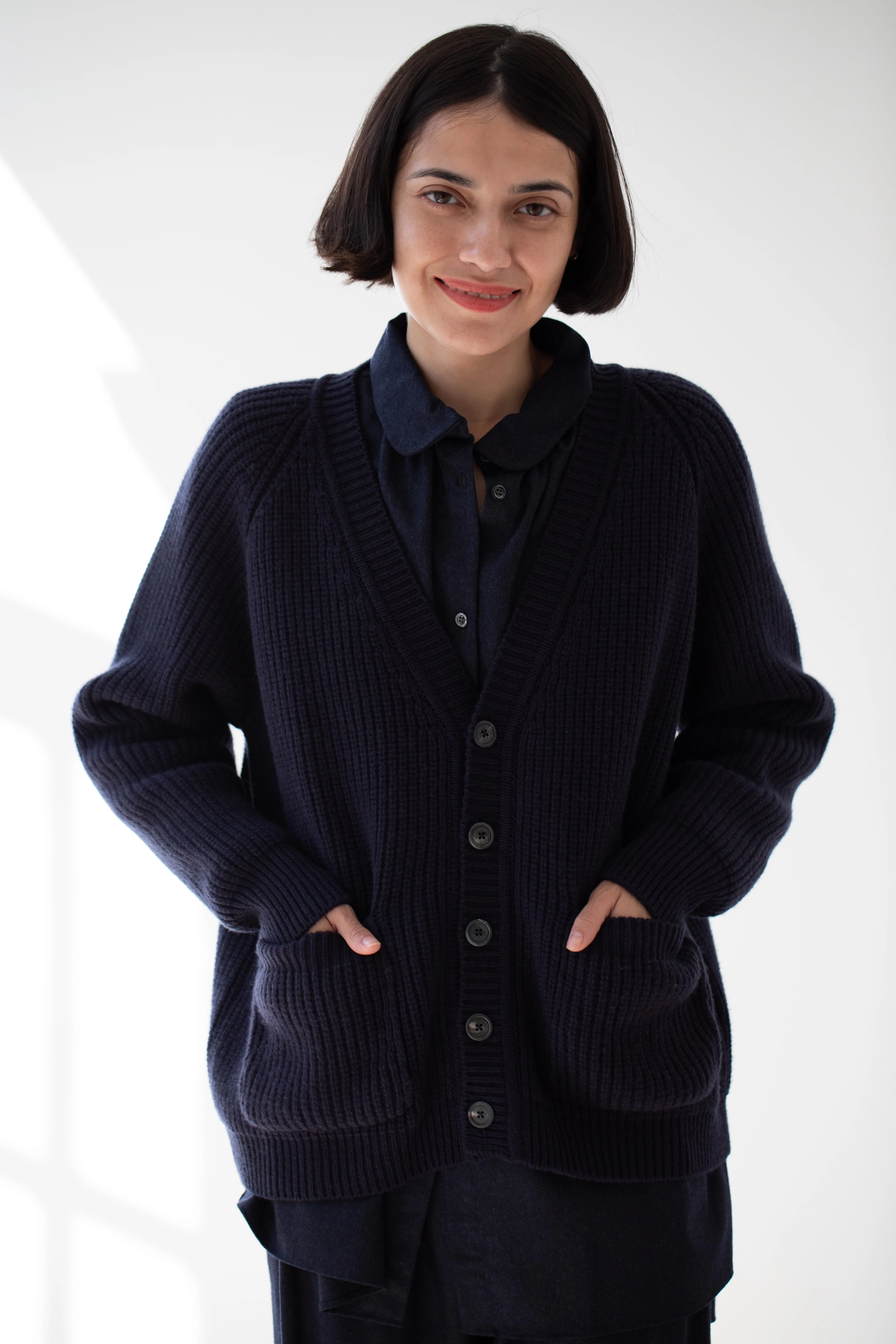 Bergfabel | Cashmere Cardigan in Navy - Image 13