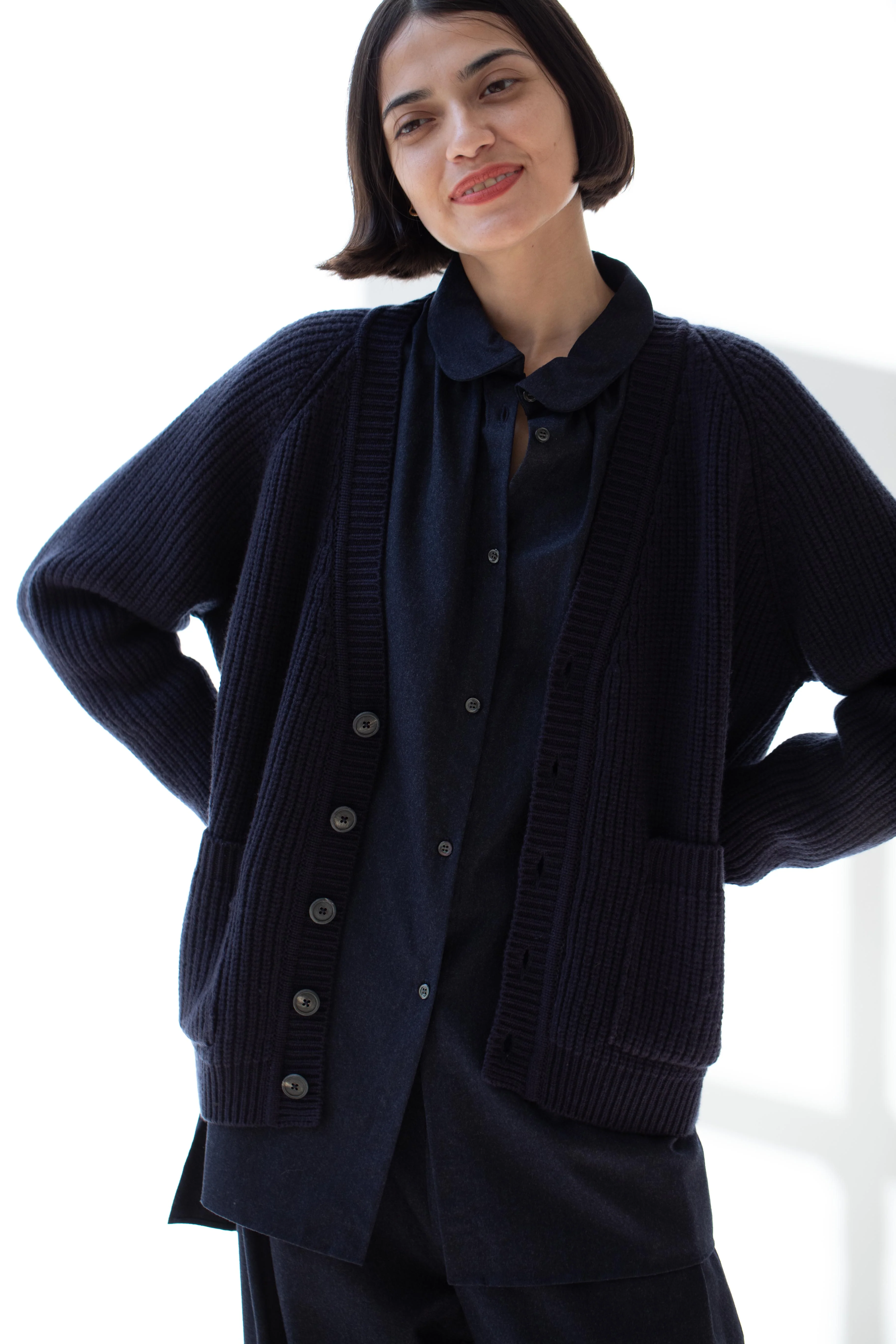 Bergfabel | Cashmere Cardigan in Navy - Image 15