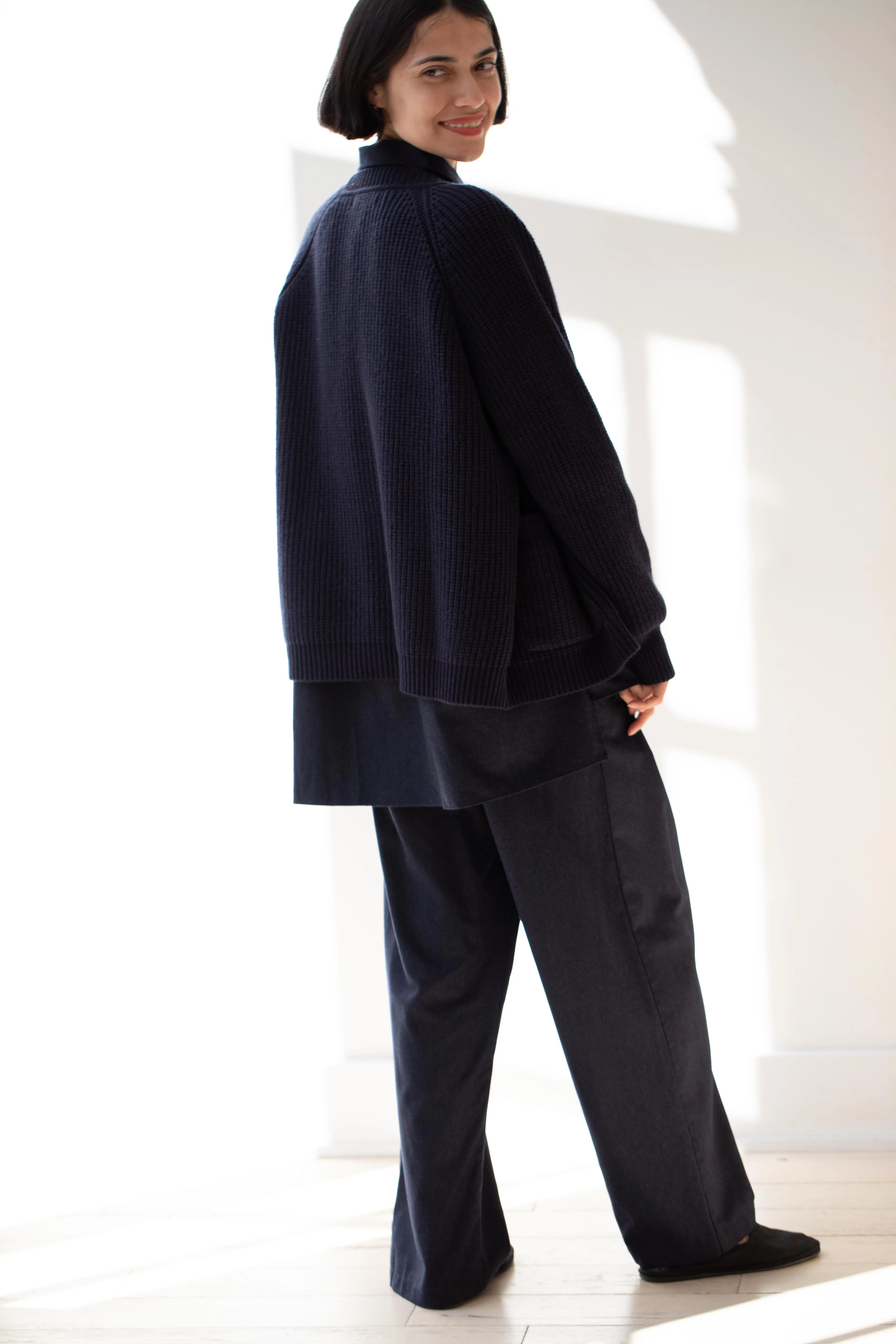 Bergfabel | Cashmere Cardigan in Navy - Image 17