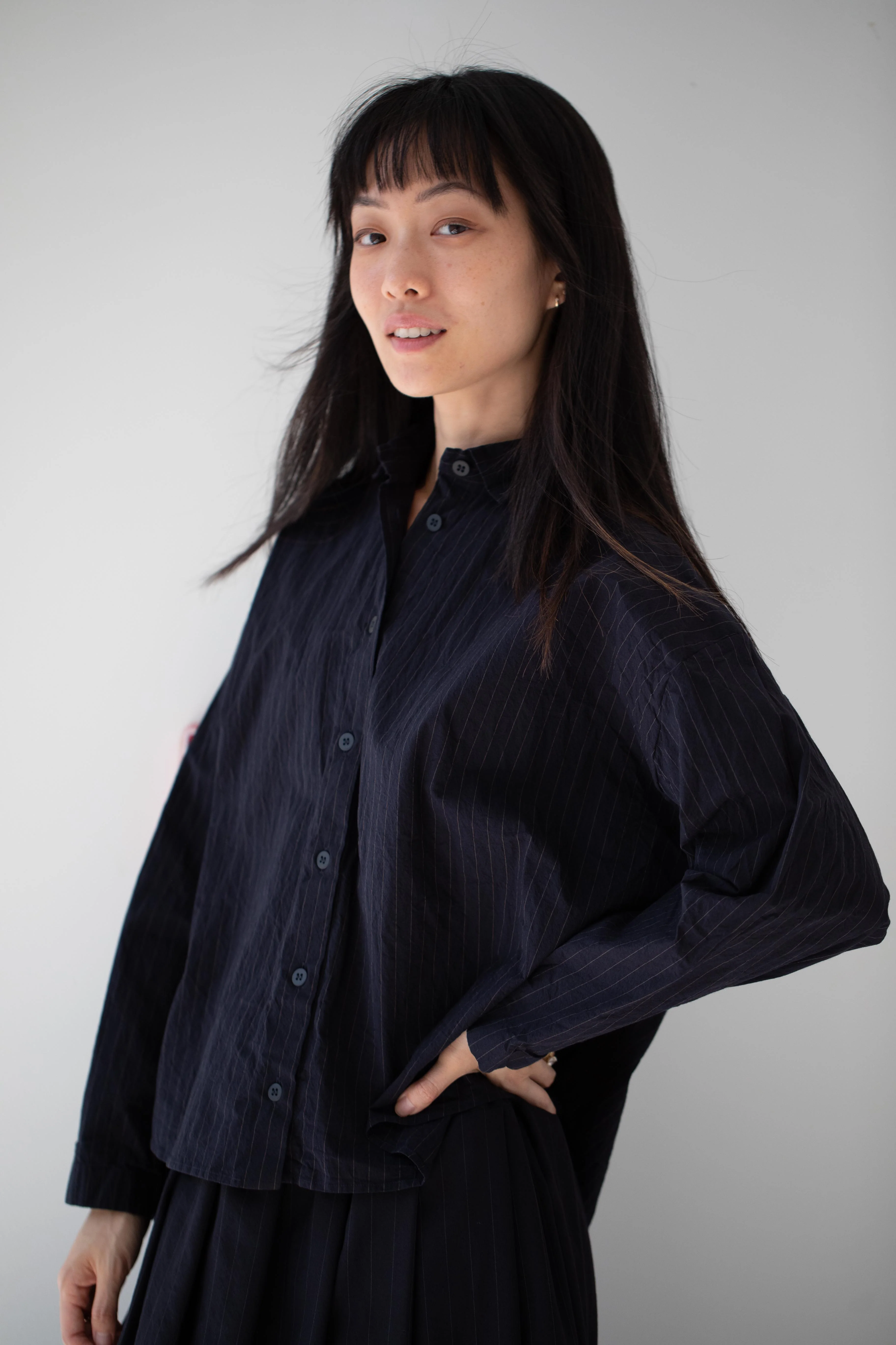 Bergfabel | Short Overshirt in Navy Pin Stripe - Image 11