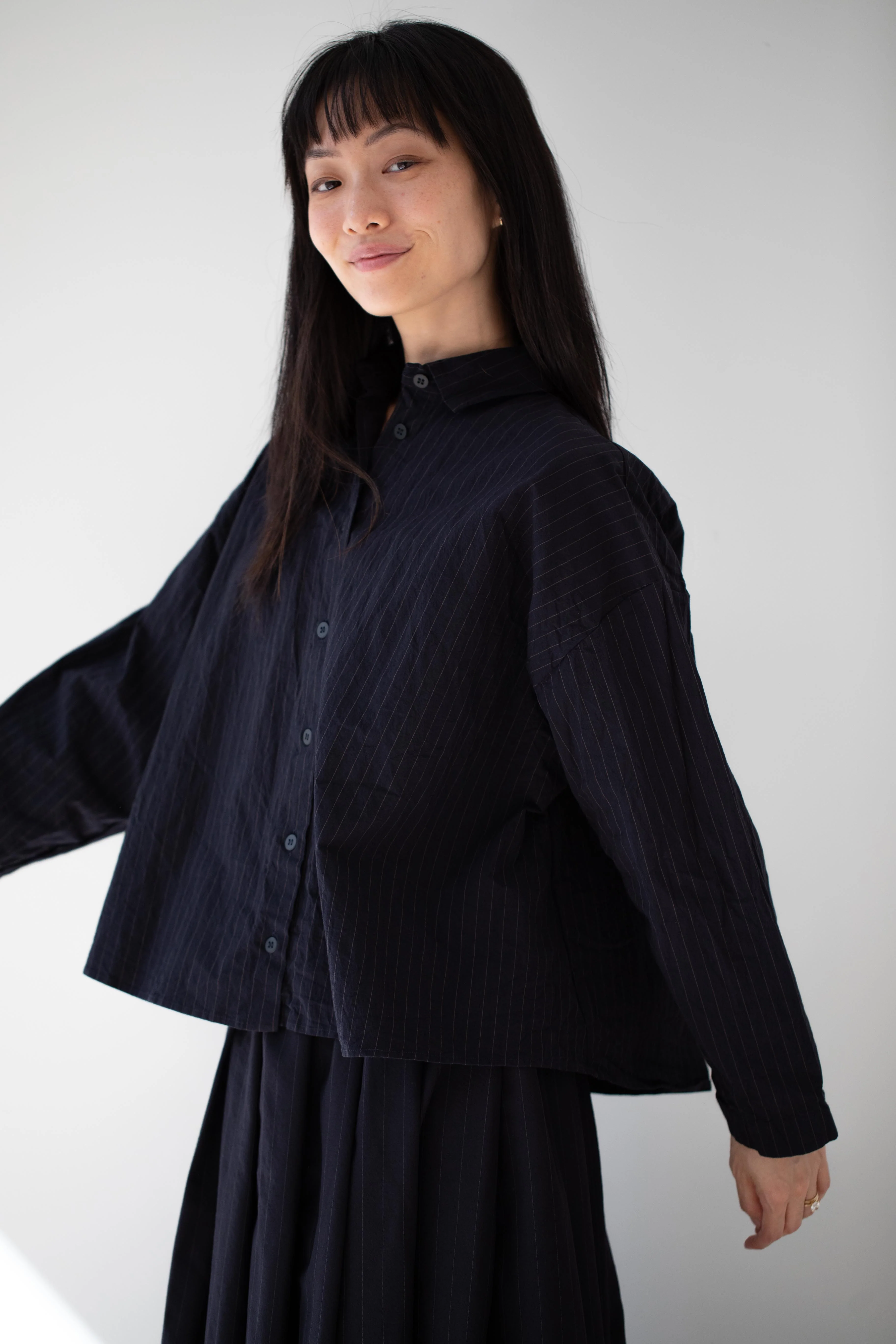 Bergfabel | Short Overshirt in Navy Pin Stripe - Image 18
