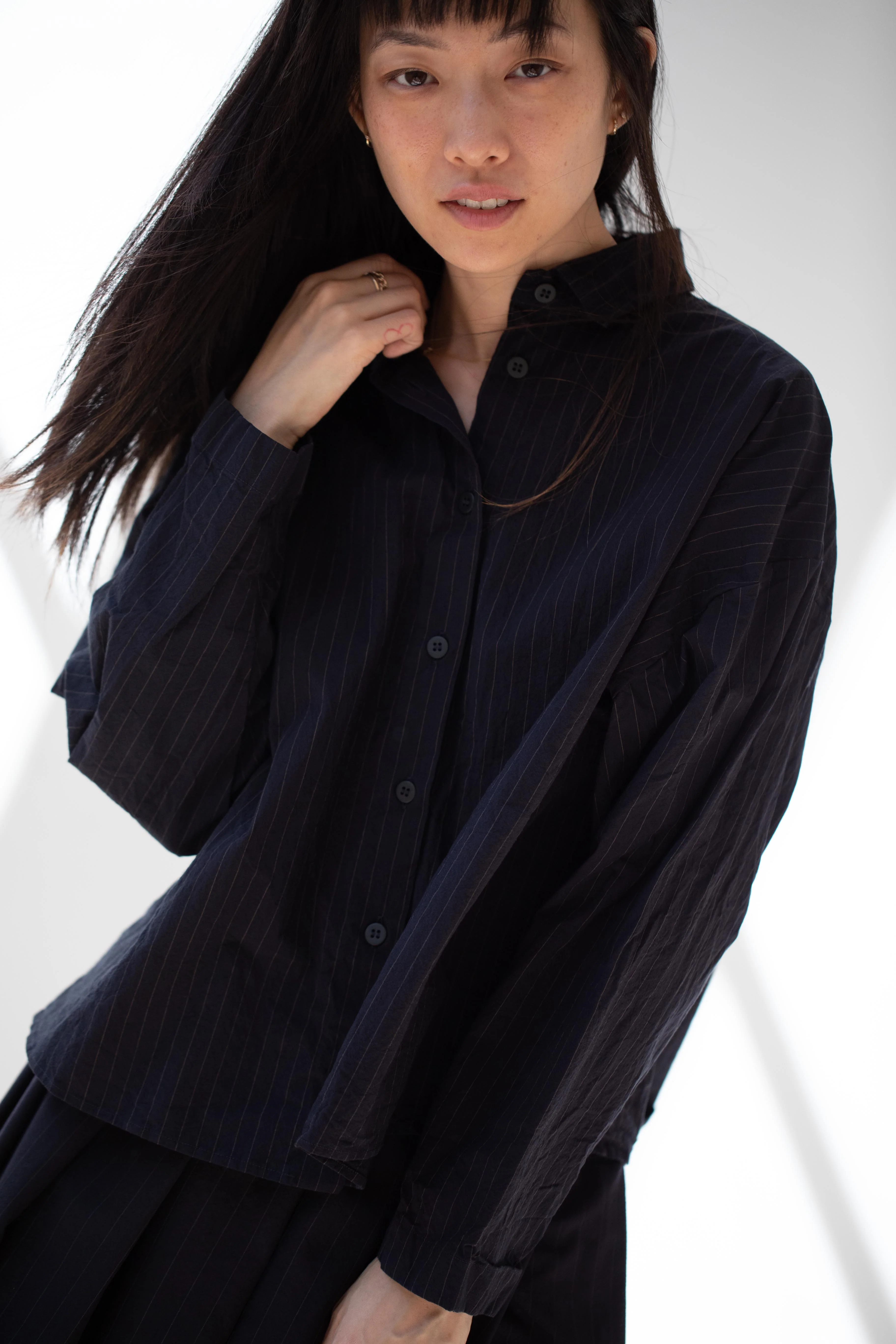 Bergfabel | Short Overshirt in Navy Pin Stripe - Image 33