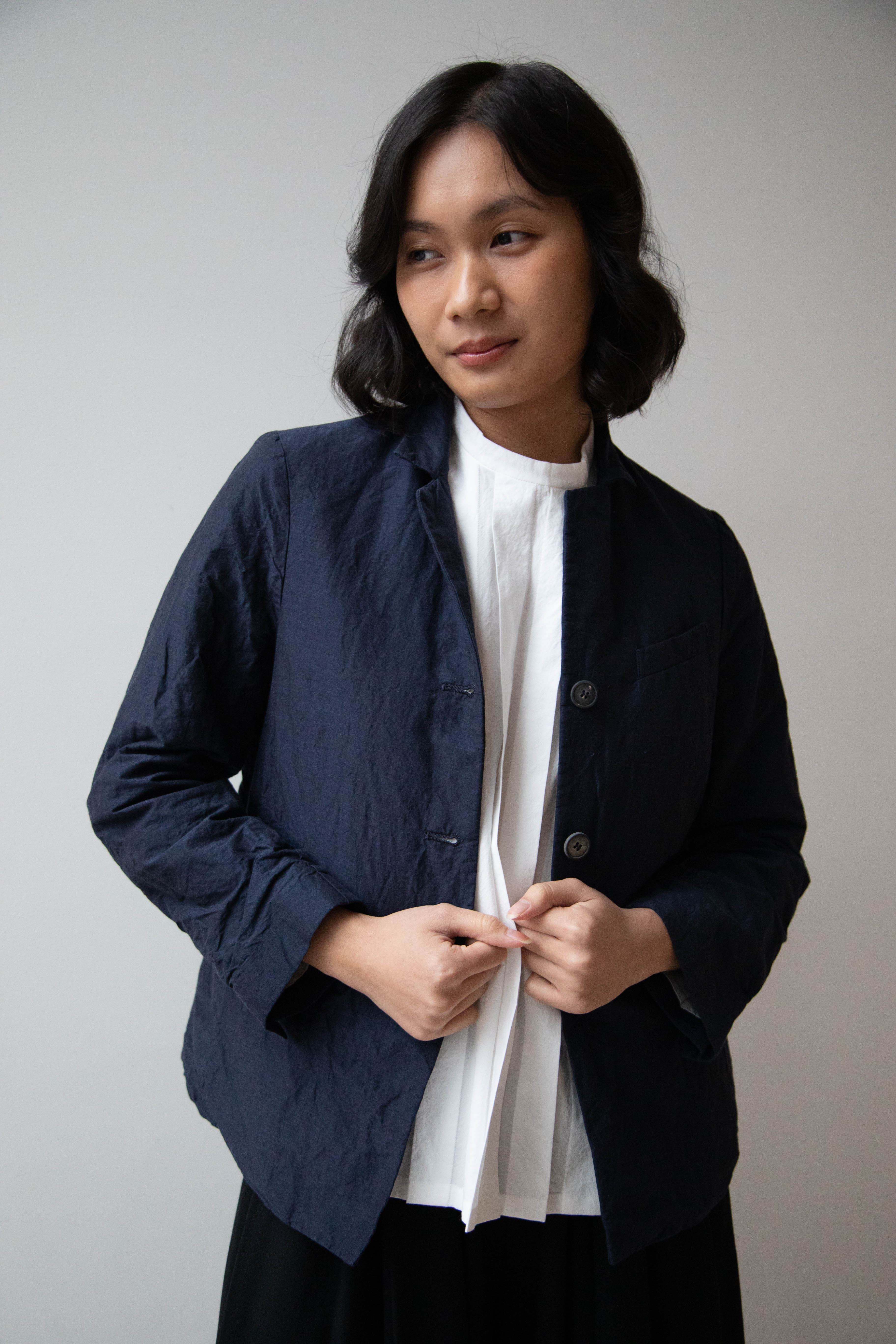 Bergfabel | Giulia Jacket in Navy Cotton Linen Crinkle - Image 4