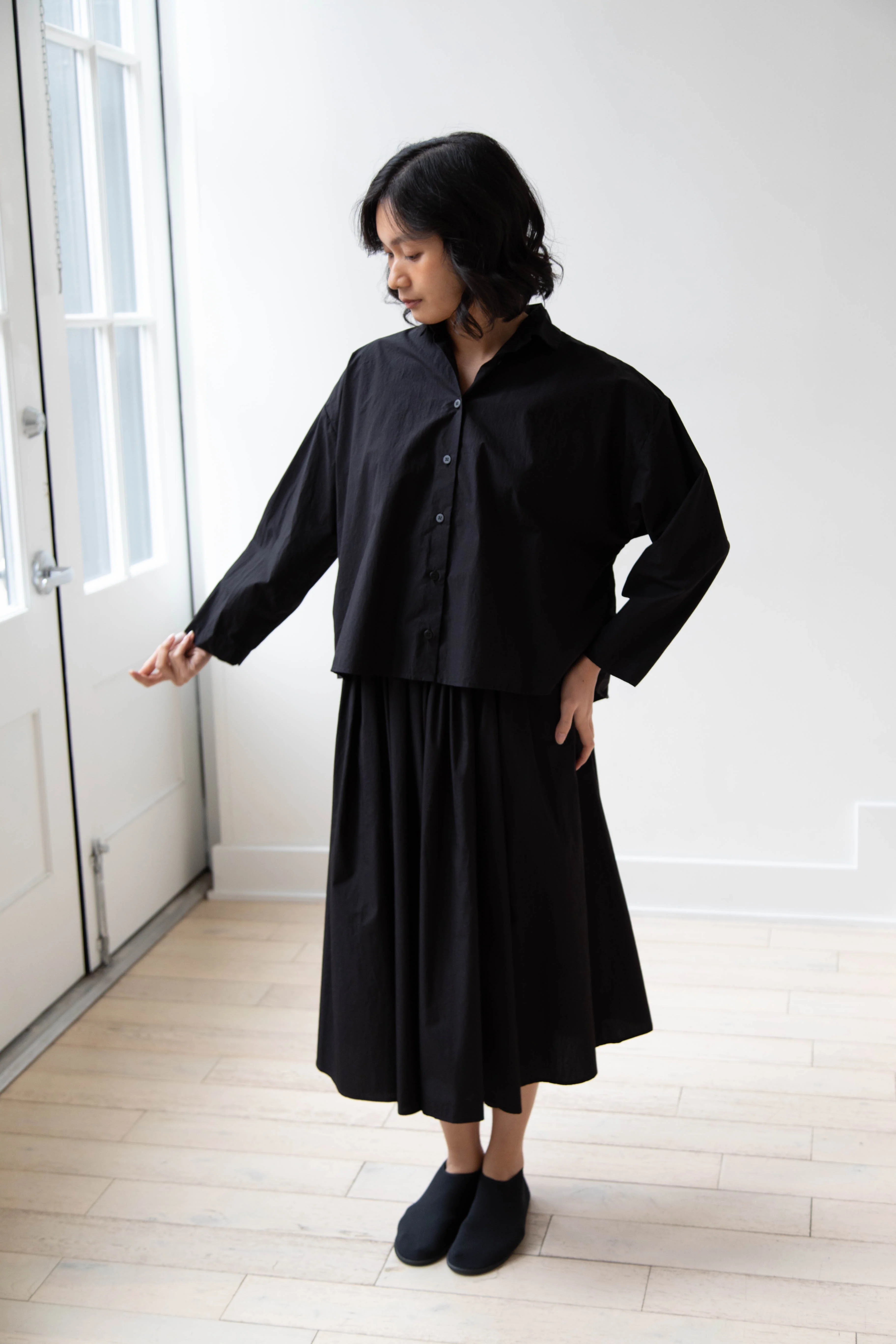 Bergfabel | Short Overshirt in Black Cotton - Image 12