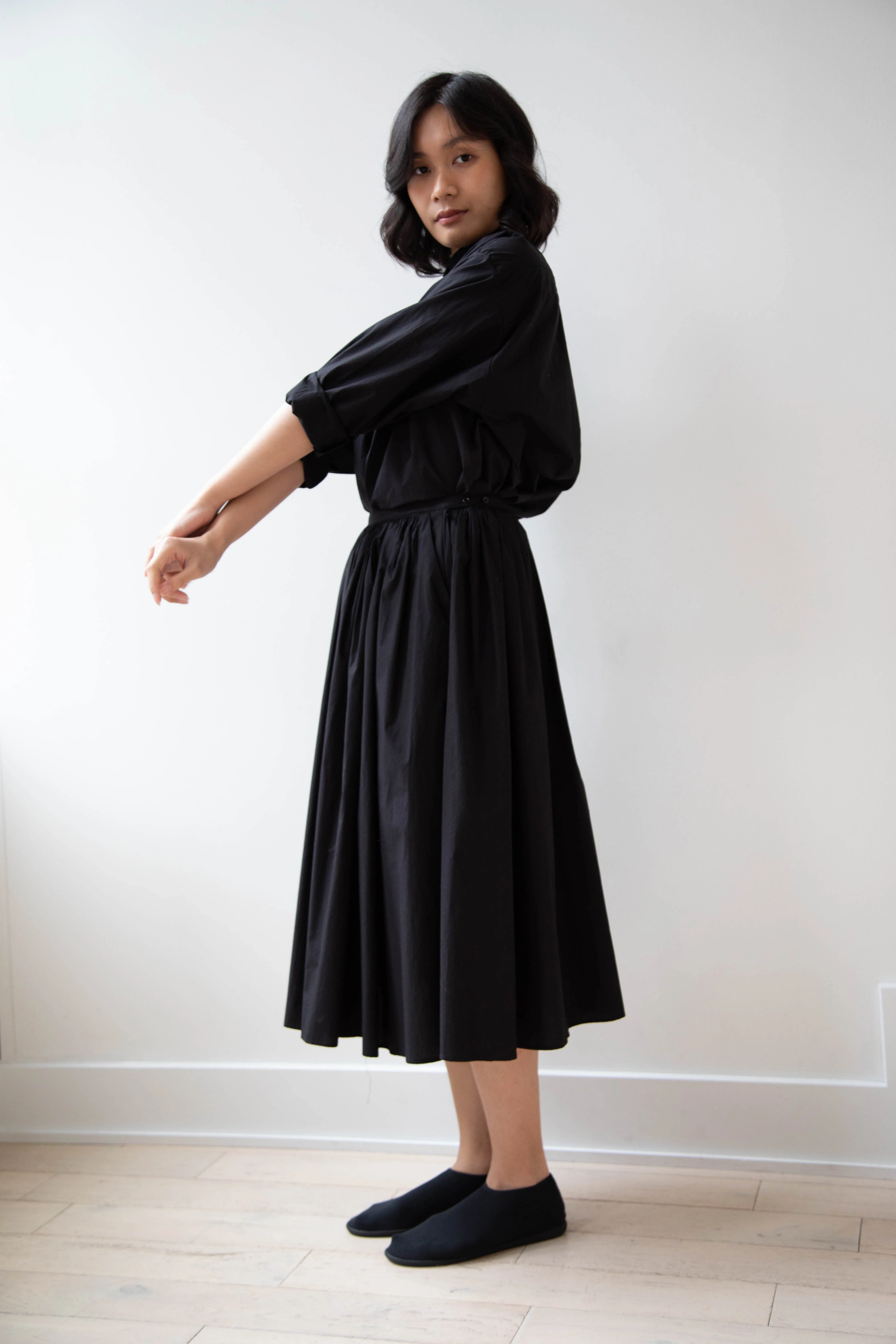 Bergfabel | Short Overshirt in Black Cotton - Image 45