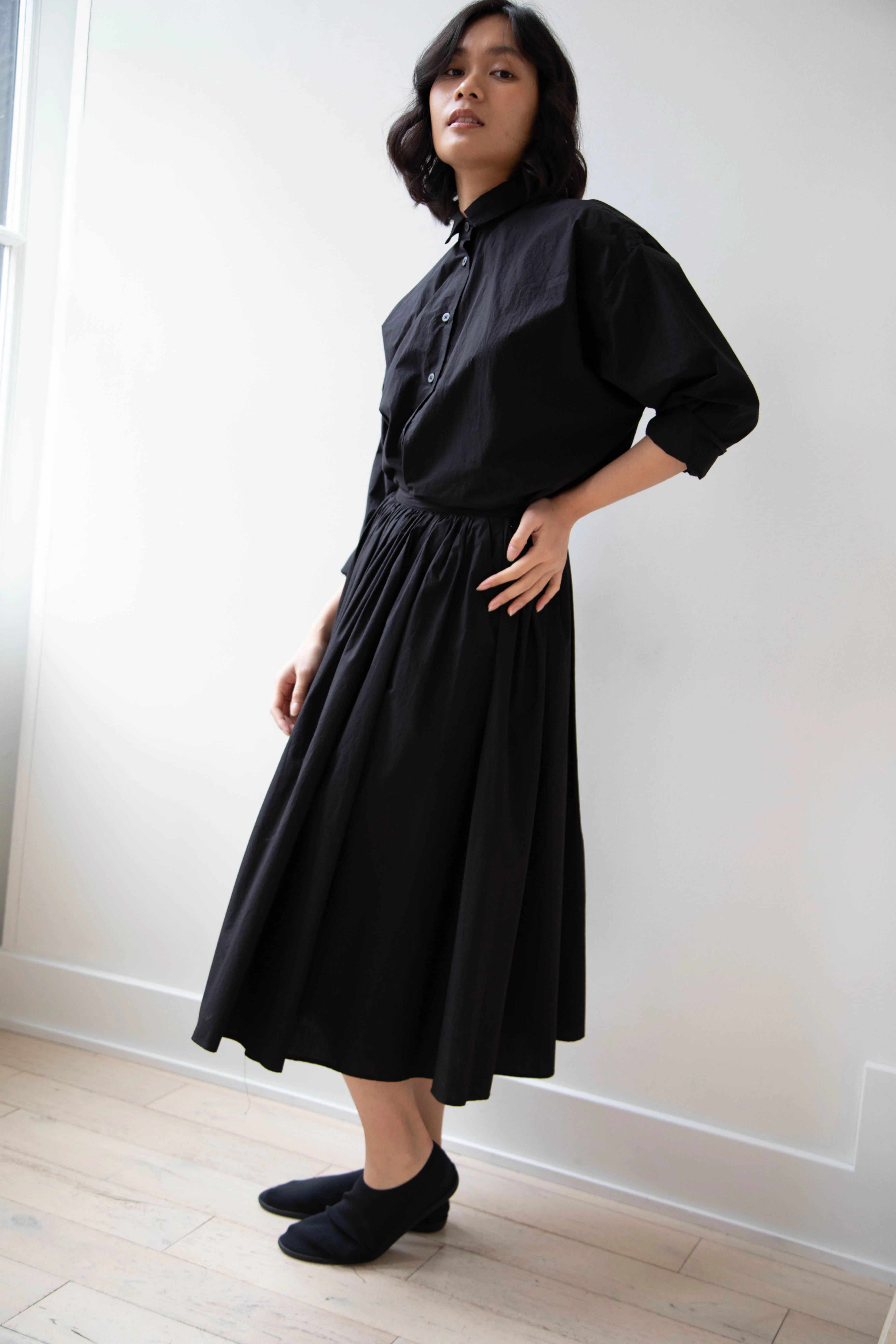 Bergfabel | Short Overshirt in Black Cotton - Image 46