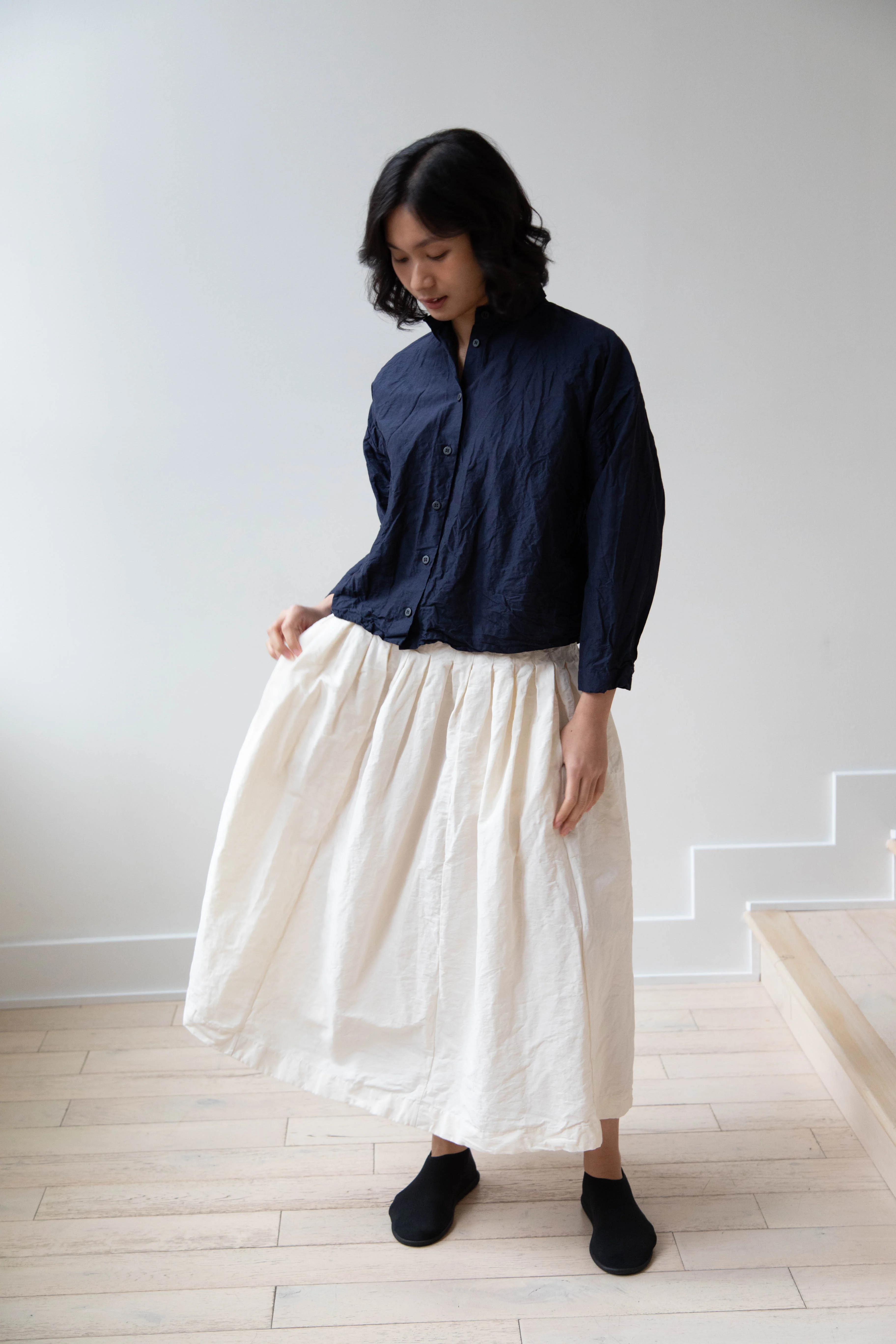 Bergfabel | Short Overshirt in Navy Cotton Linen Crinkle - Image 15