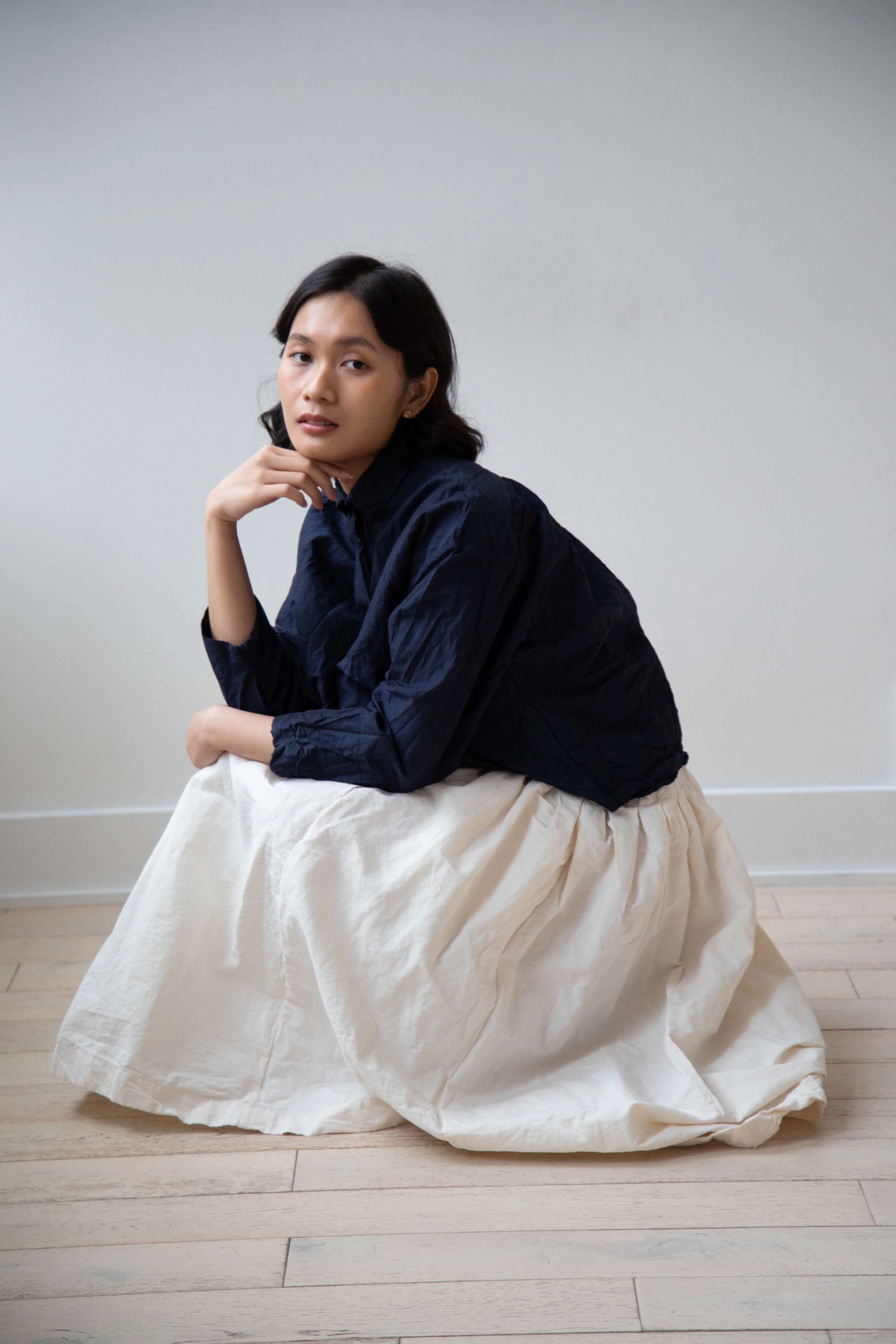 Bergfabel | Short Overshirt in Navy Cotton Linen Crinkle - Image 40