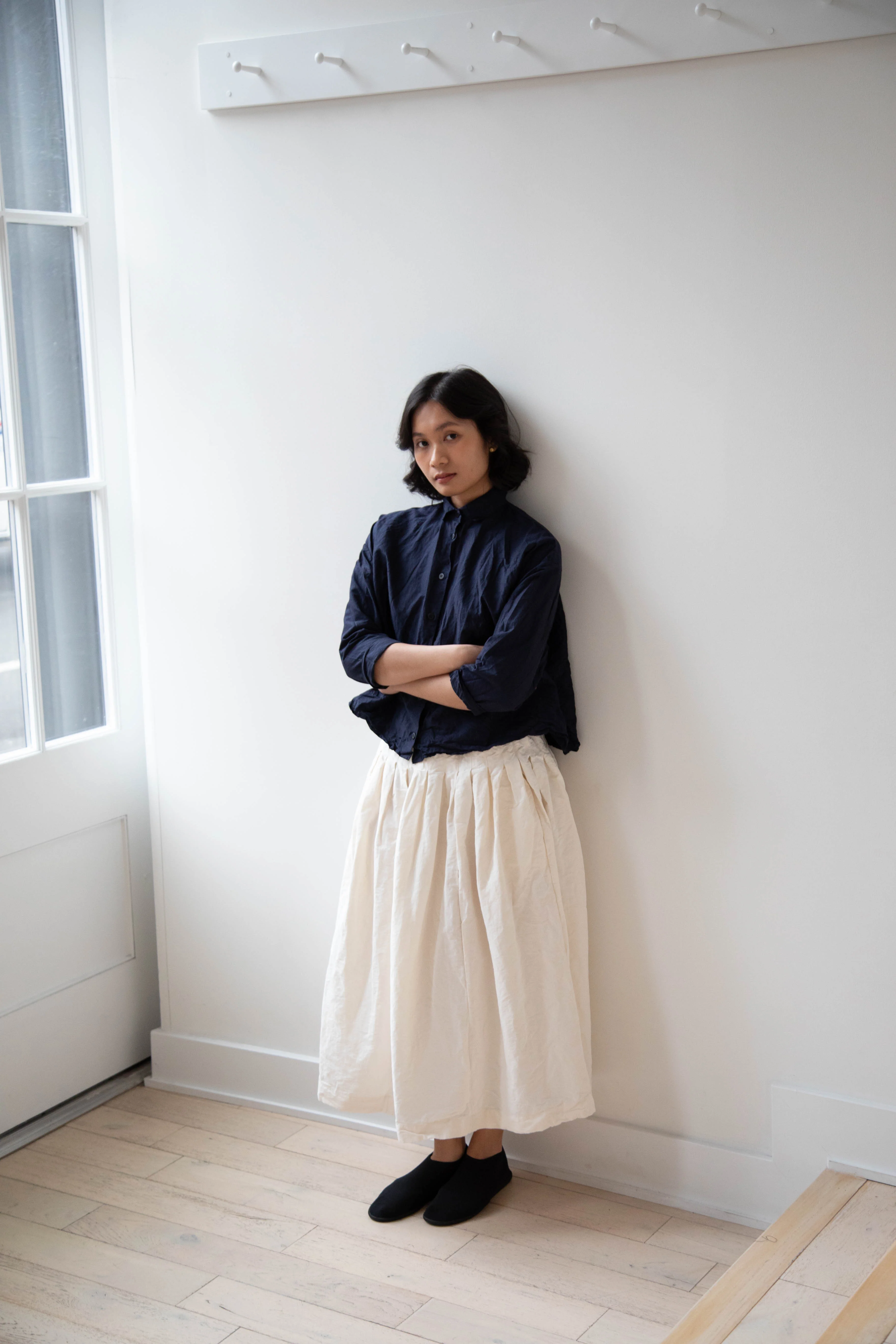 Bergfabel | Short Overshirt in Navy Cotton Linen Crinkle - Image 57