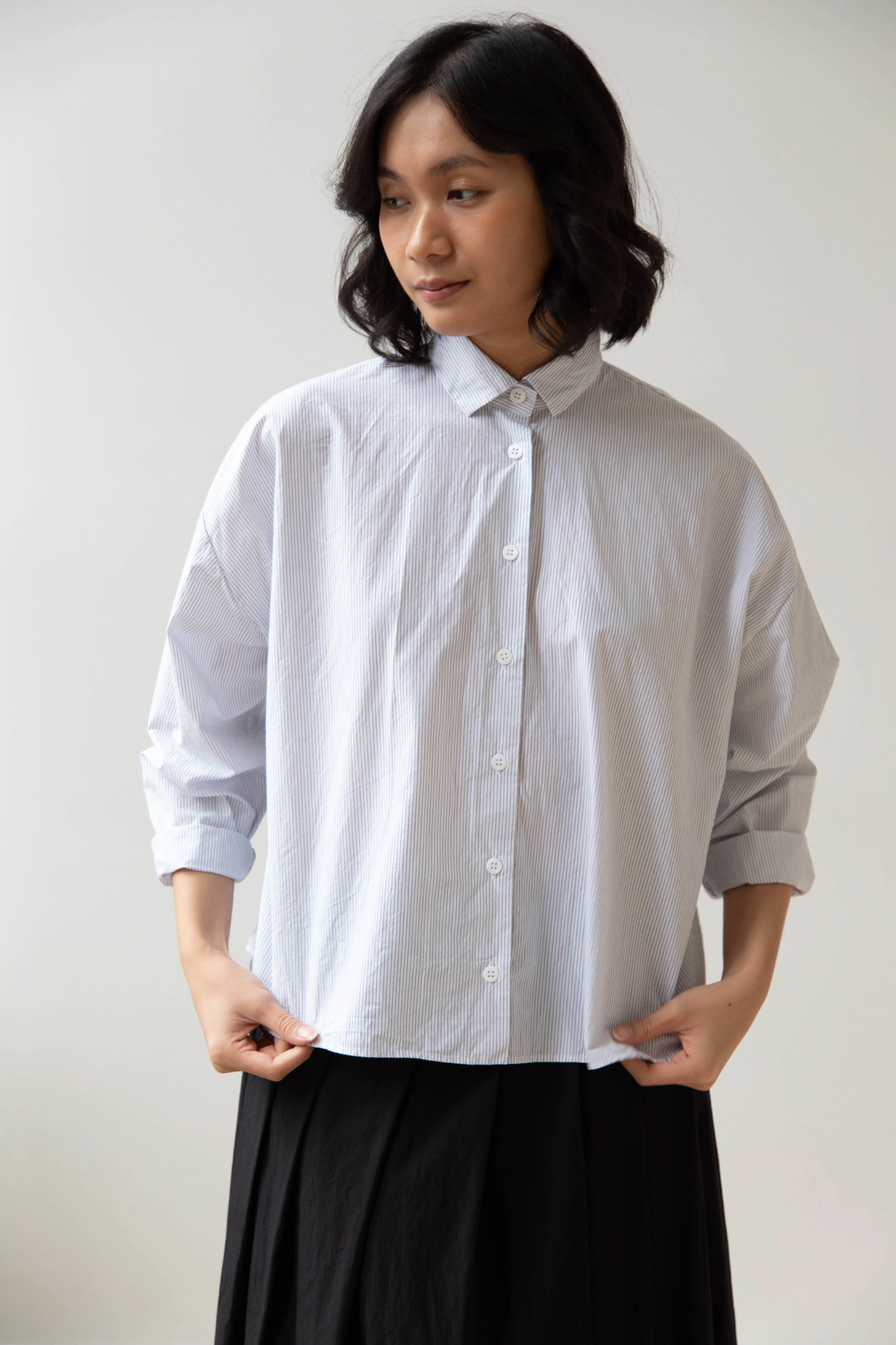 Bergfabel | Short Overshirt in White Pinstripe - Image 42
