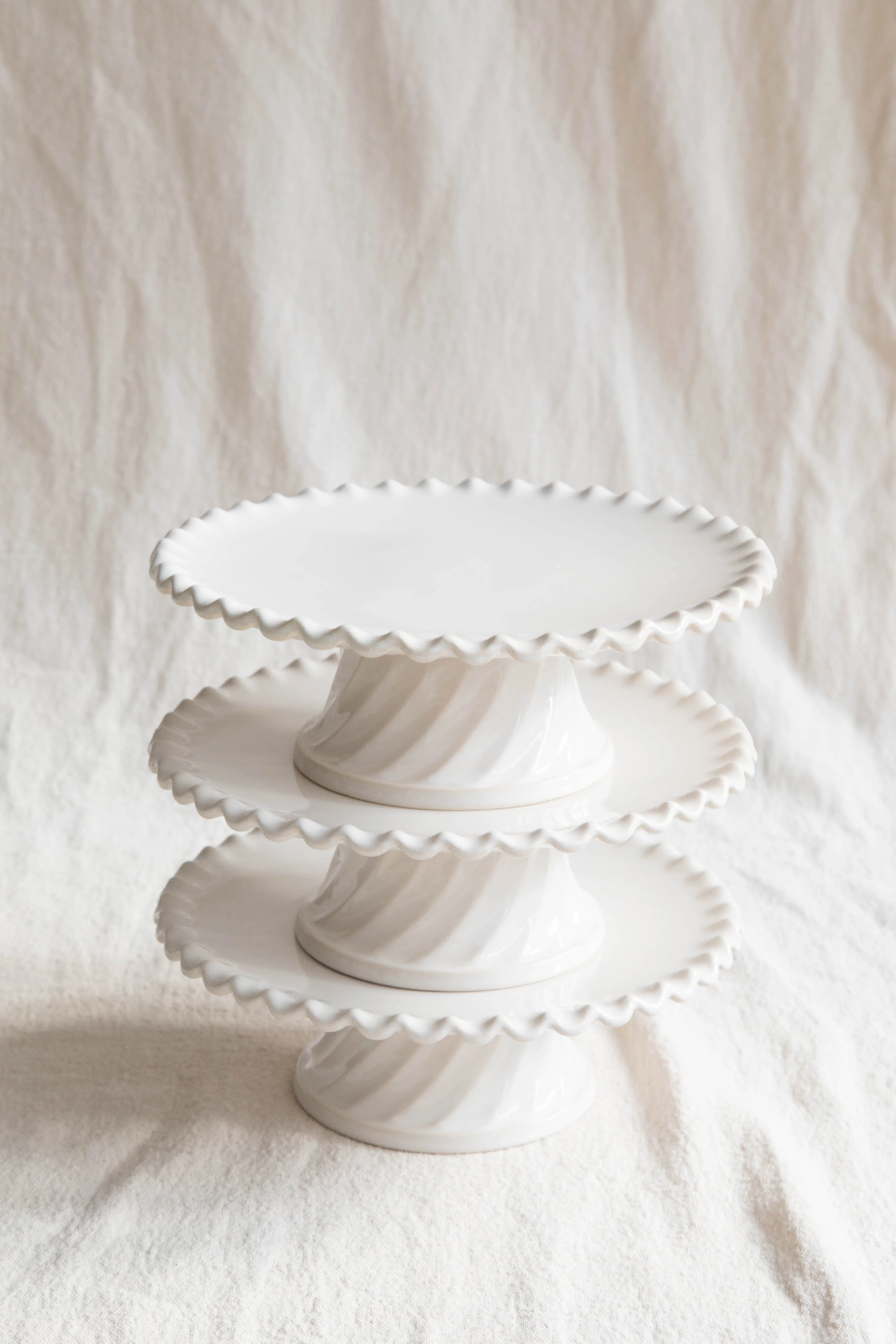 Biscuiterie Footed Serving Plate - Image 2