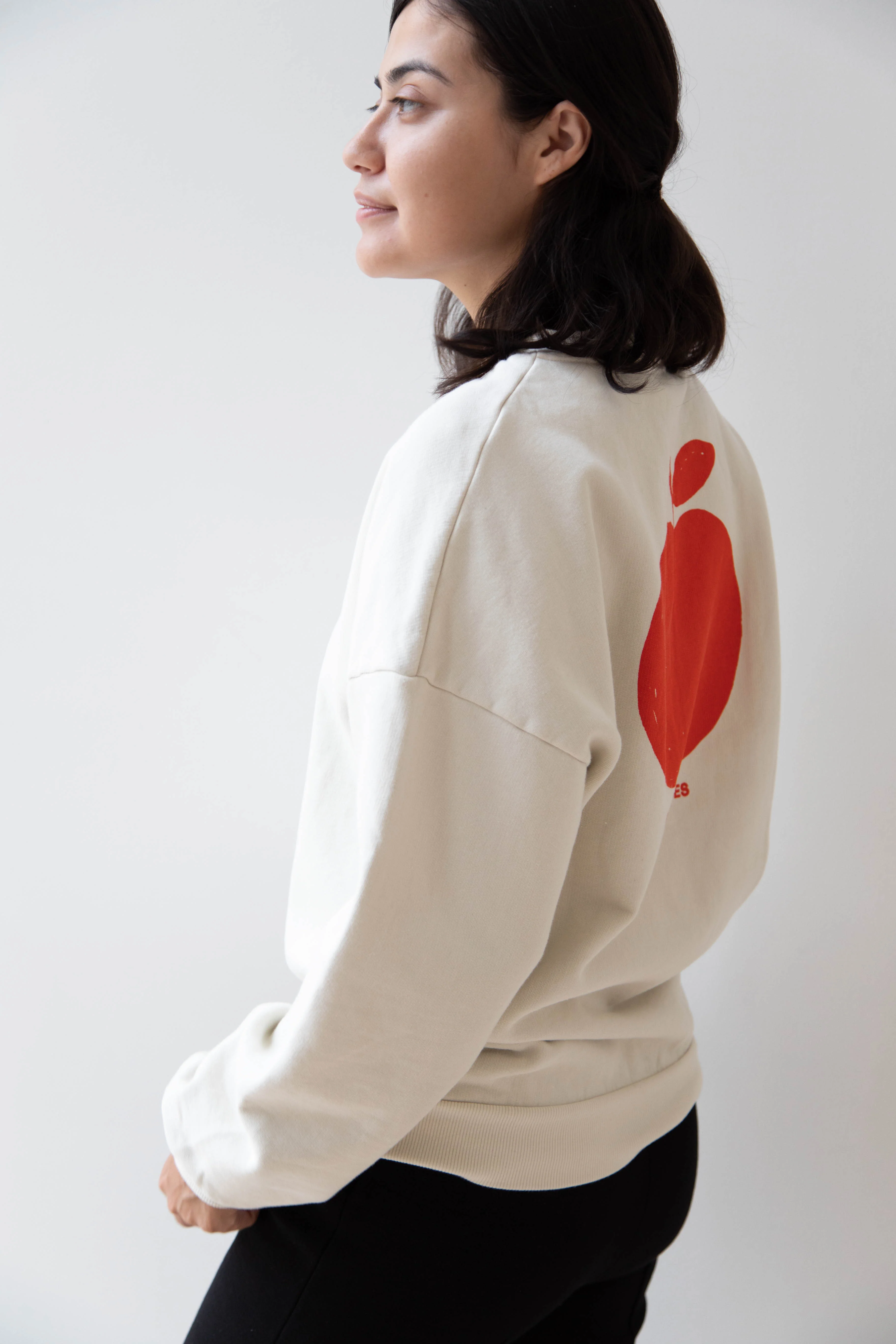 Bobo Choses | Relaxed Fit Apple Sweatshirt in Off White - Image 14