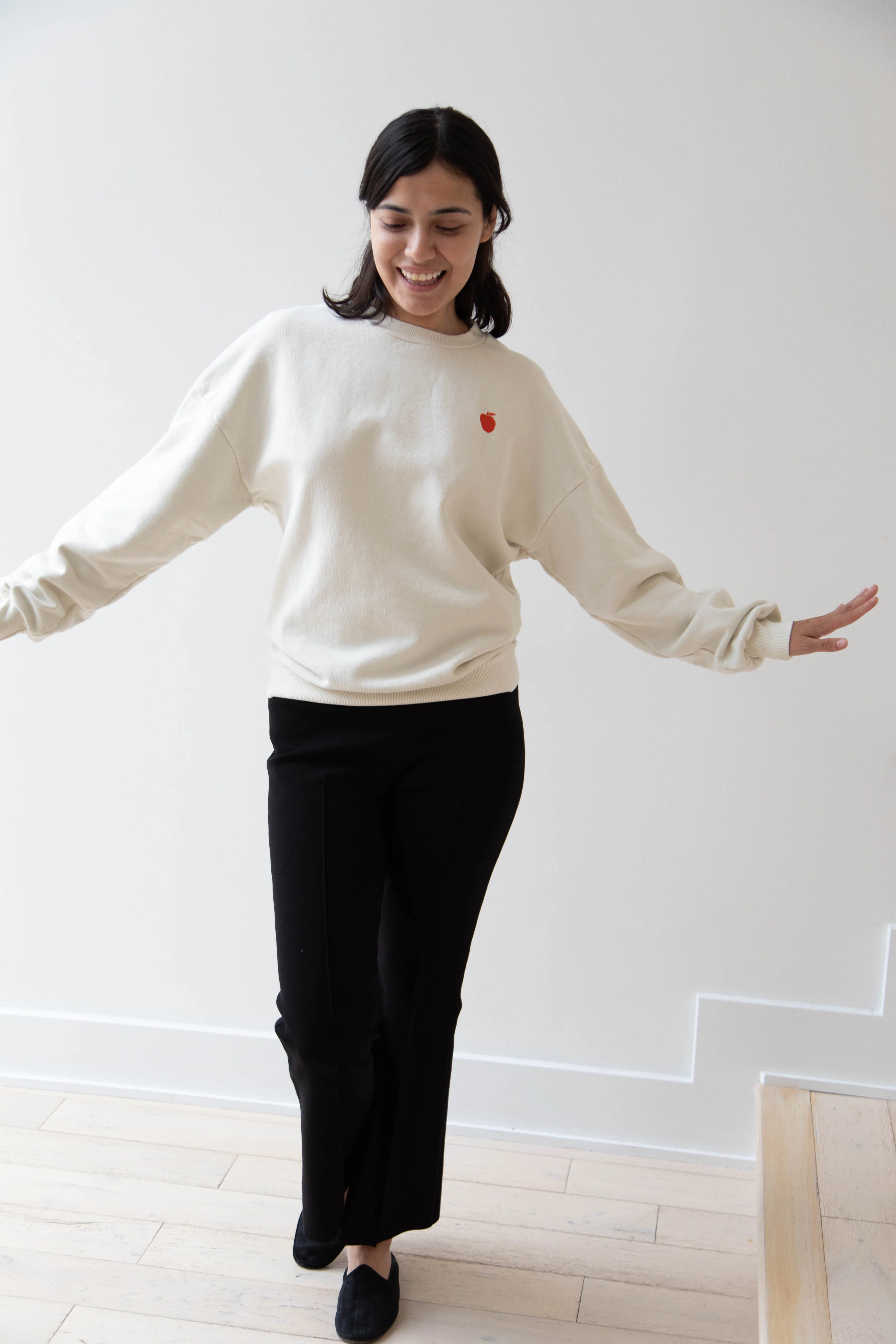 Bobo Choses | Relaxed Fit Apple Sweatshirt in Off White - Image 19