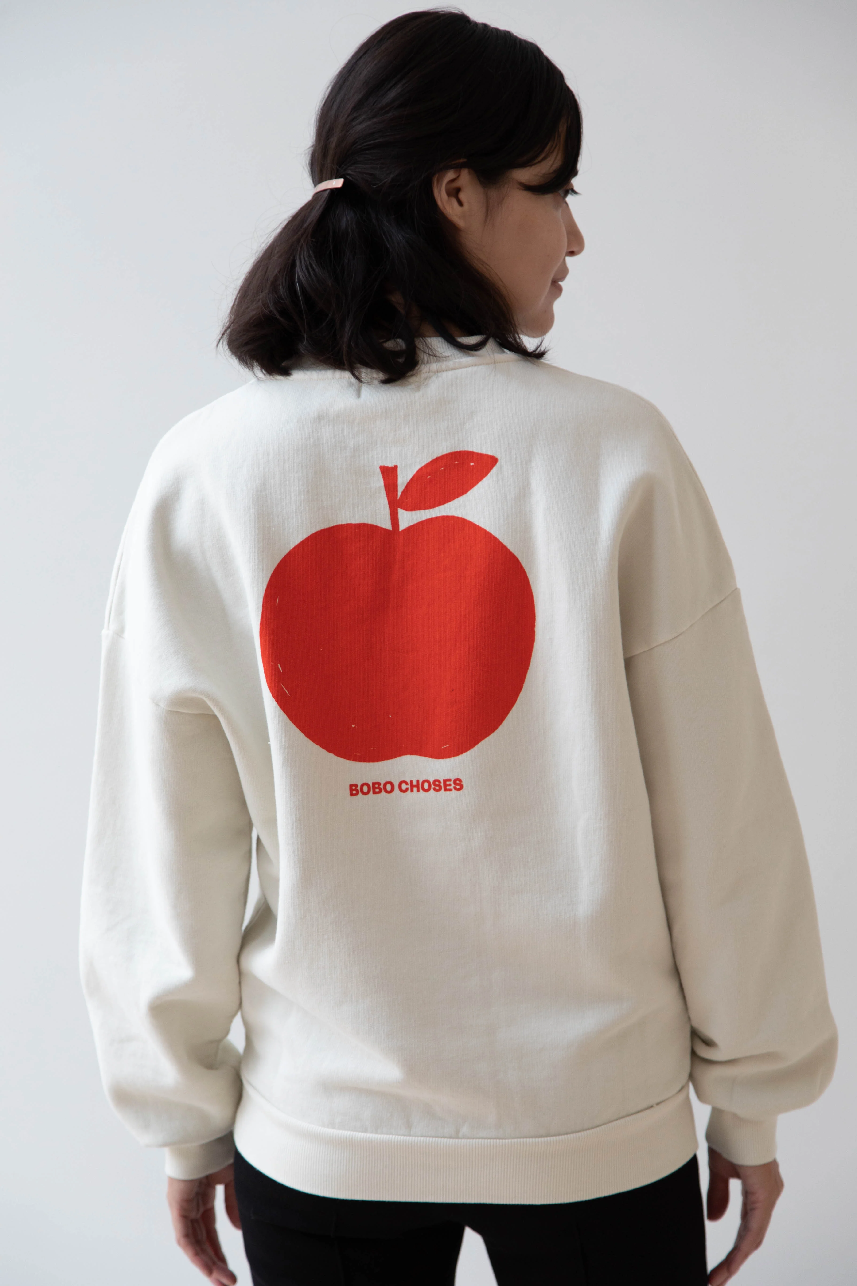 Bobo Choses | Relaxed Fit Apple Sweatshirt in Off White - Image 24