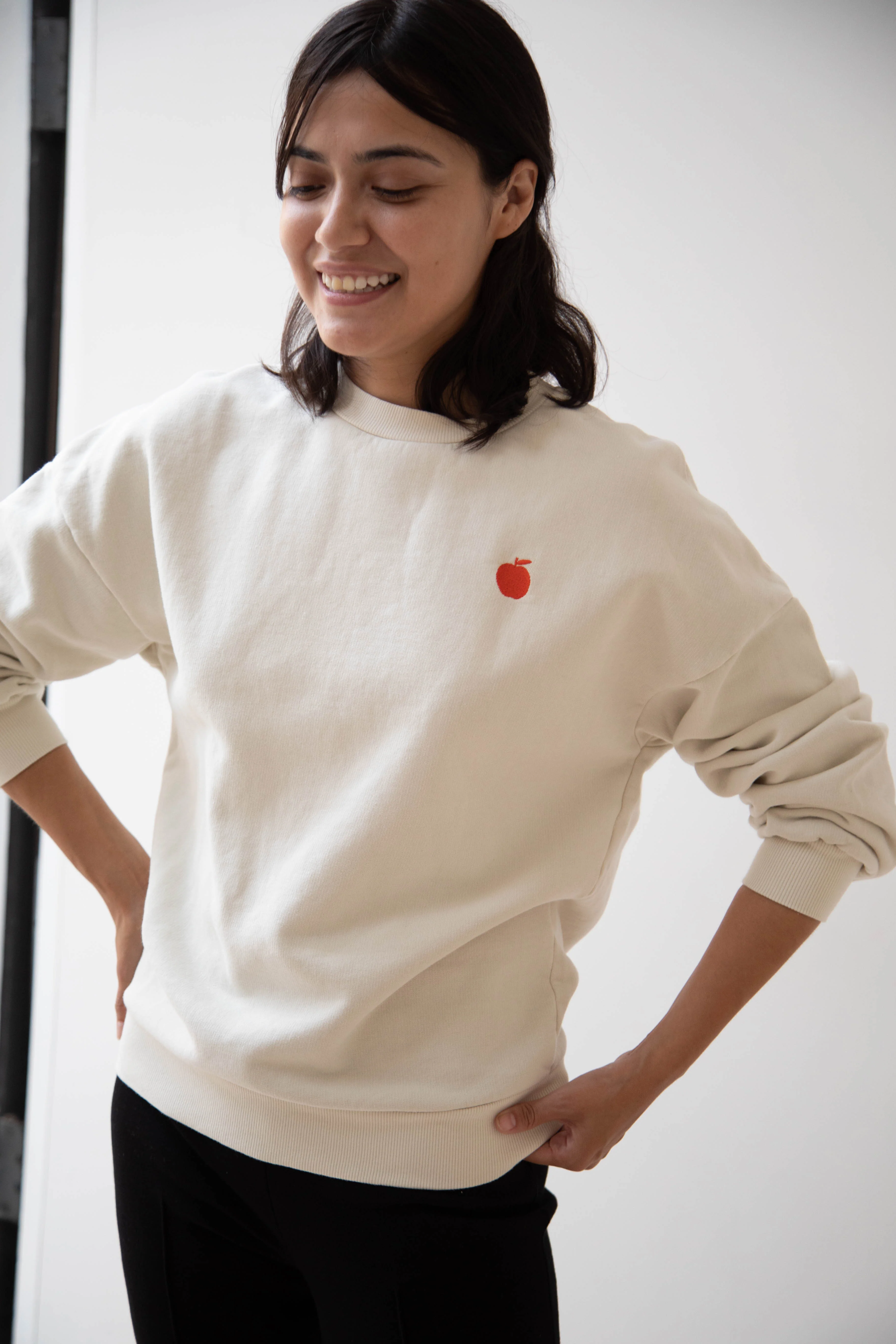 Bobo Choses | Relaxed Fit Apple Sweatshirt in Off White - Image 31