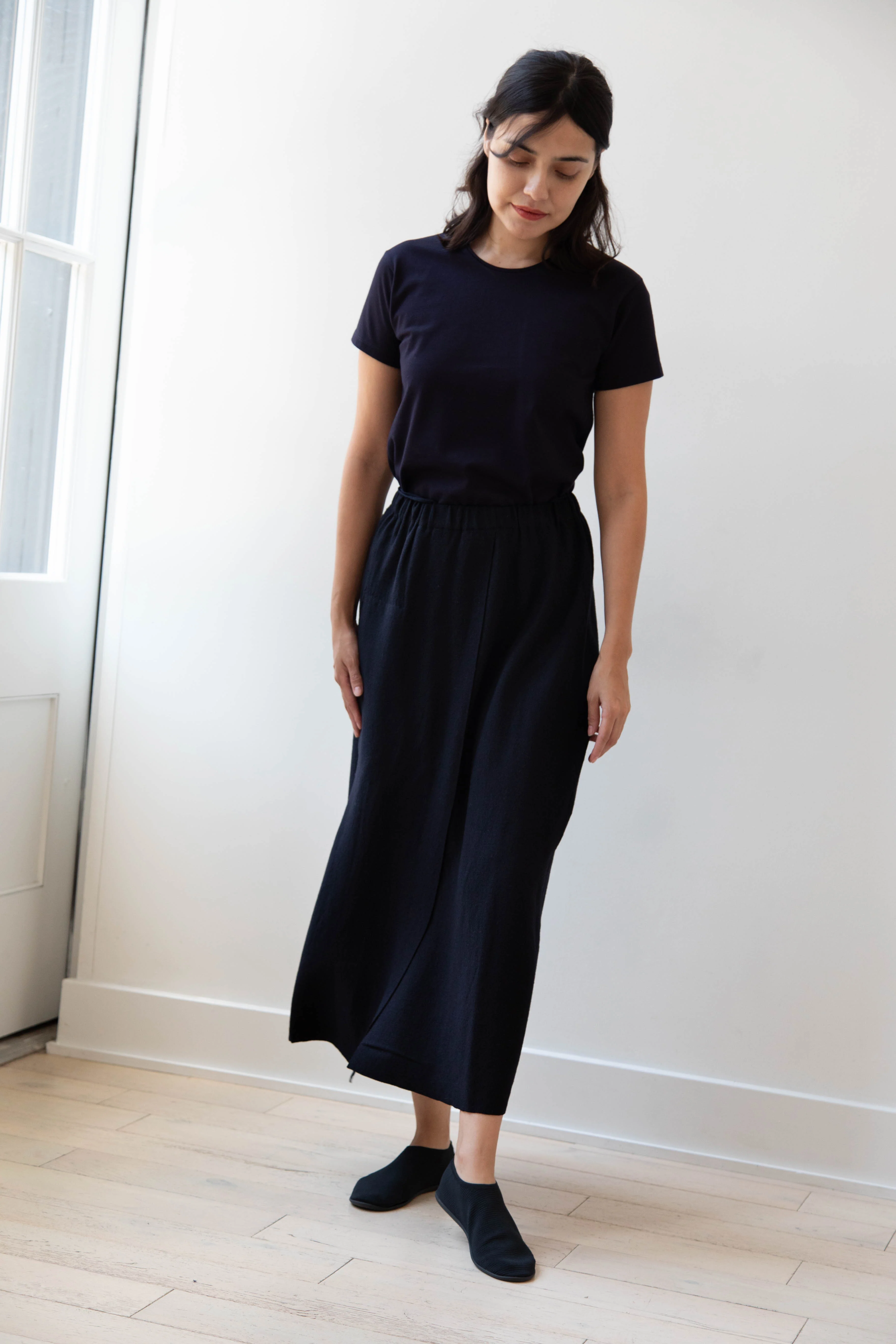Boboutic | Lightweight Travel Skirt in Navy - Image 15