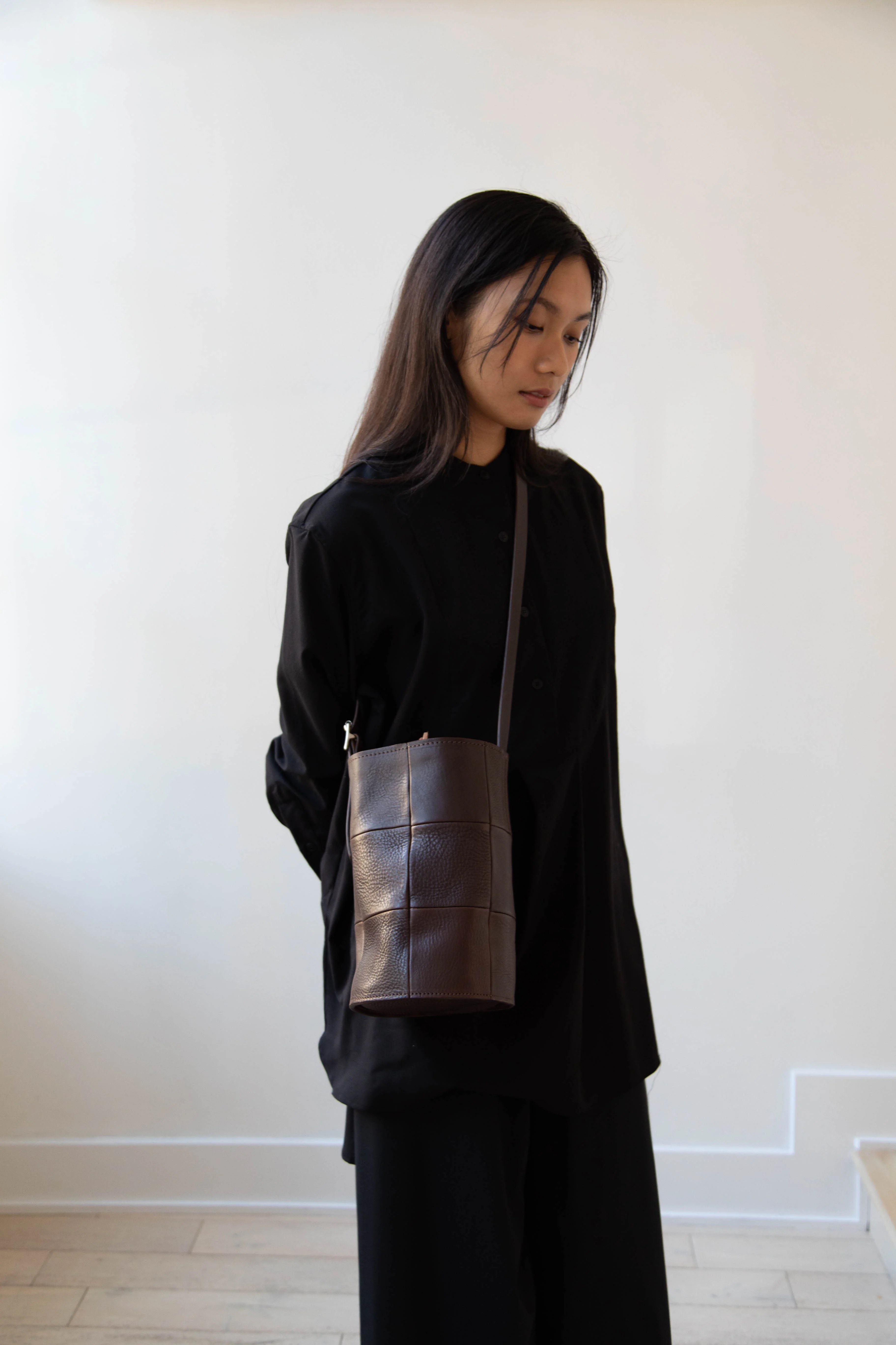 Cawley | Leather Bucket Bag in Chocolate - Image 18