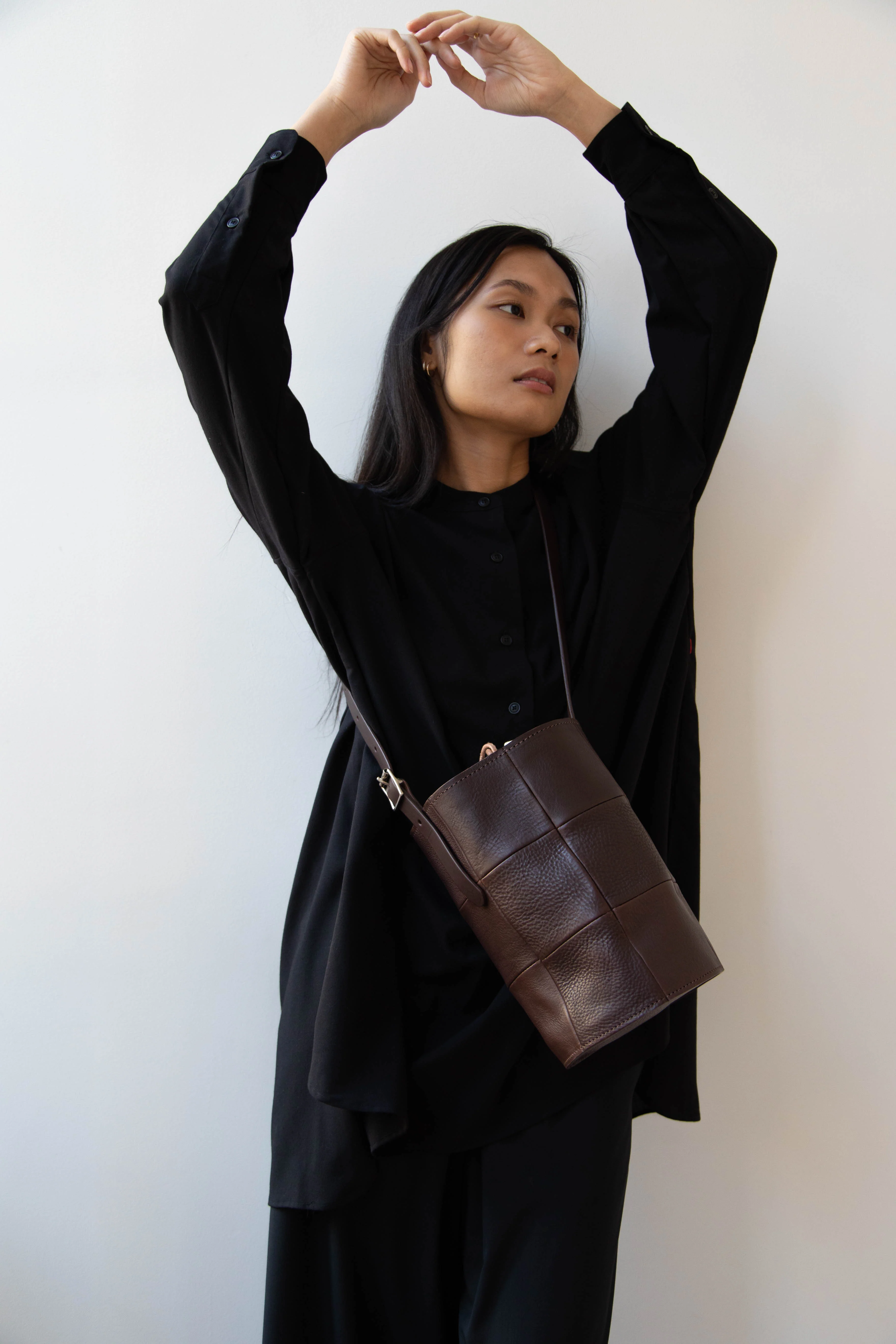 Cawley | Leather Bucket Bag in Chocolate - Image 28