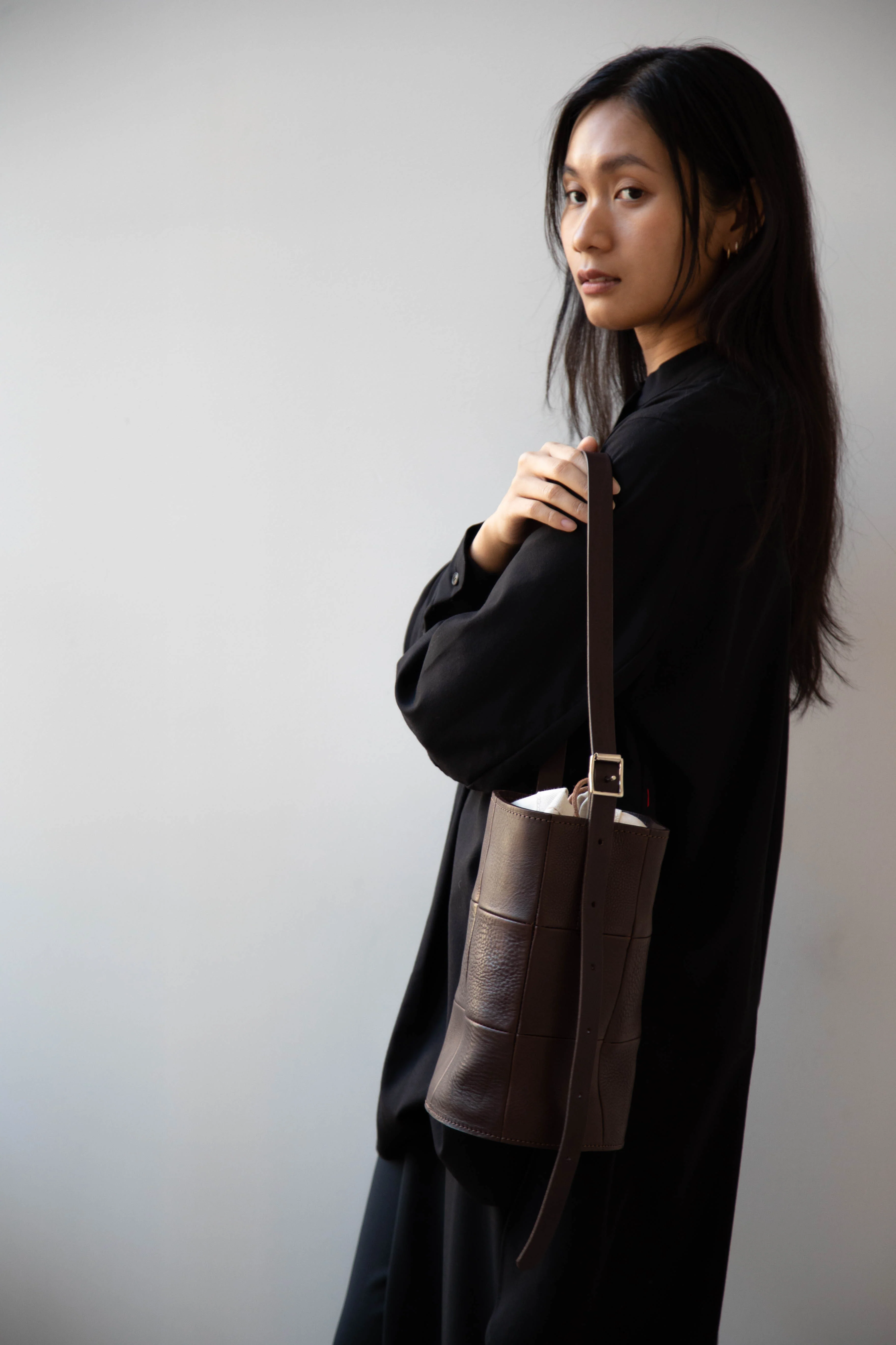 Cawley | Leather Bucket Bag in Chocolate - Image 33