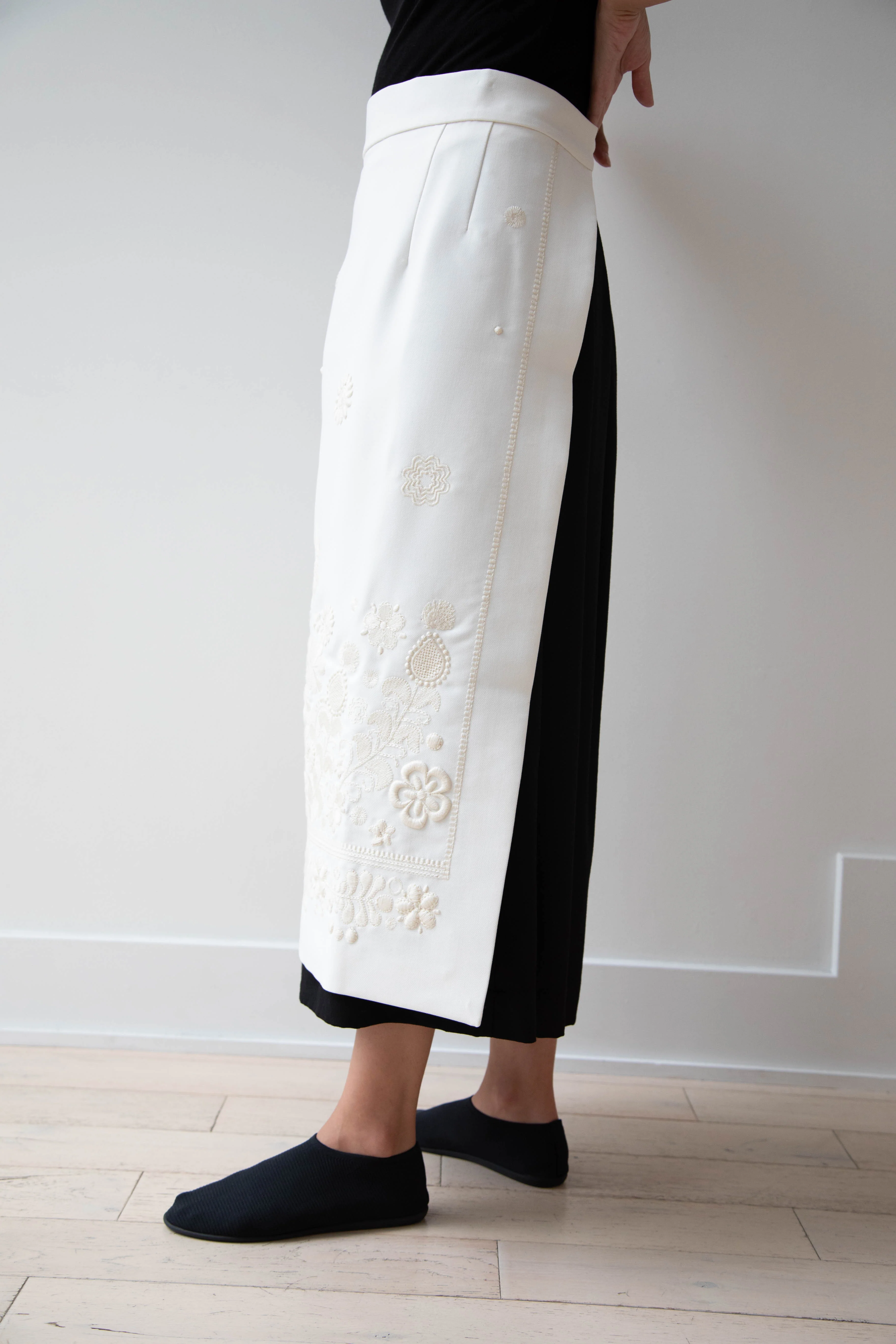 Delegan | Embroidered Plakhta in Milk - Image 31