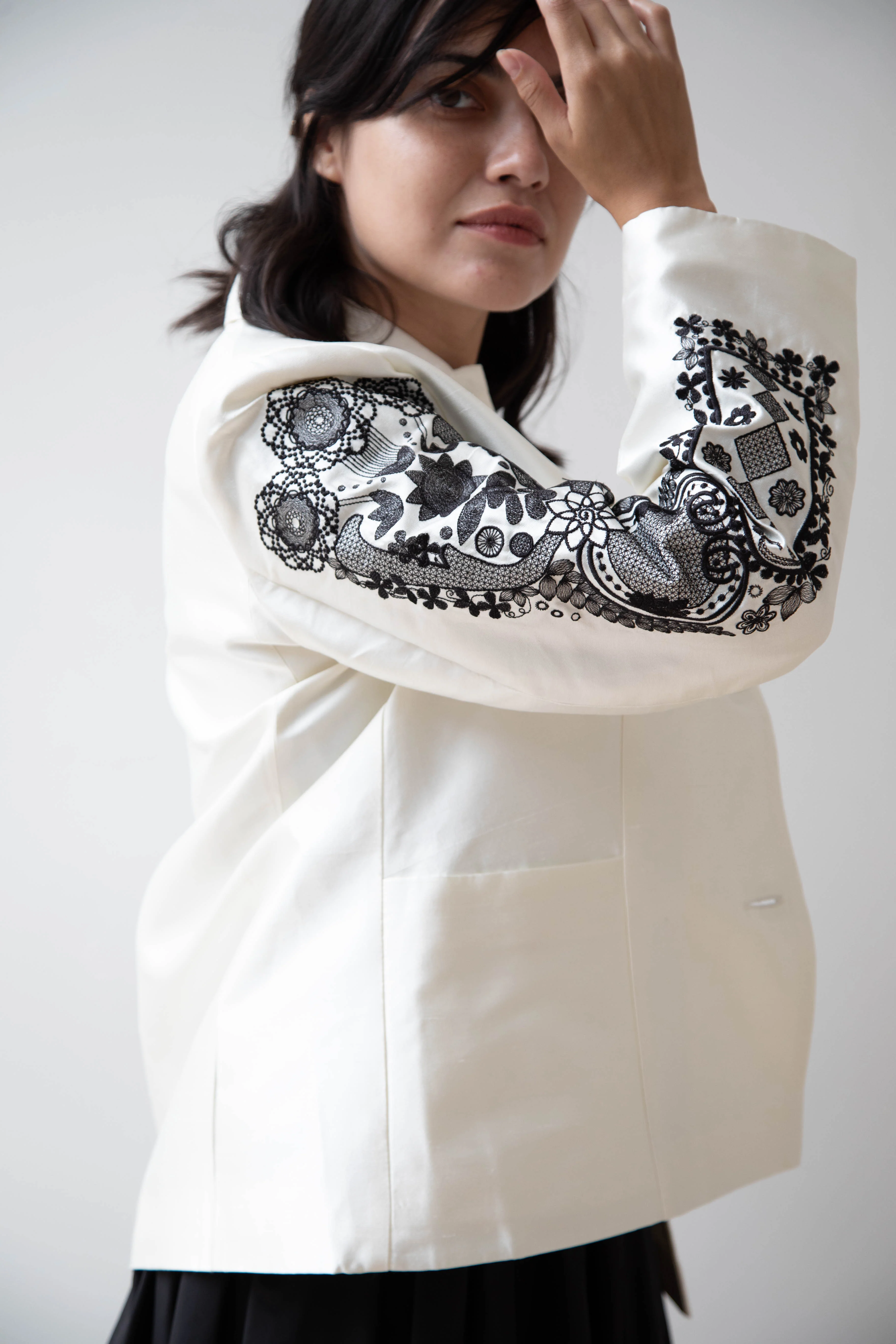 Delegan | Ivory Jacket with Embroidery - Image 24