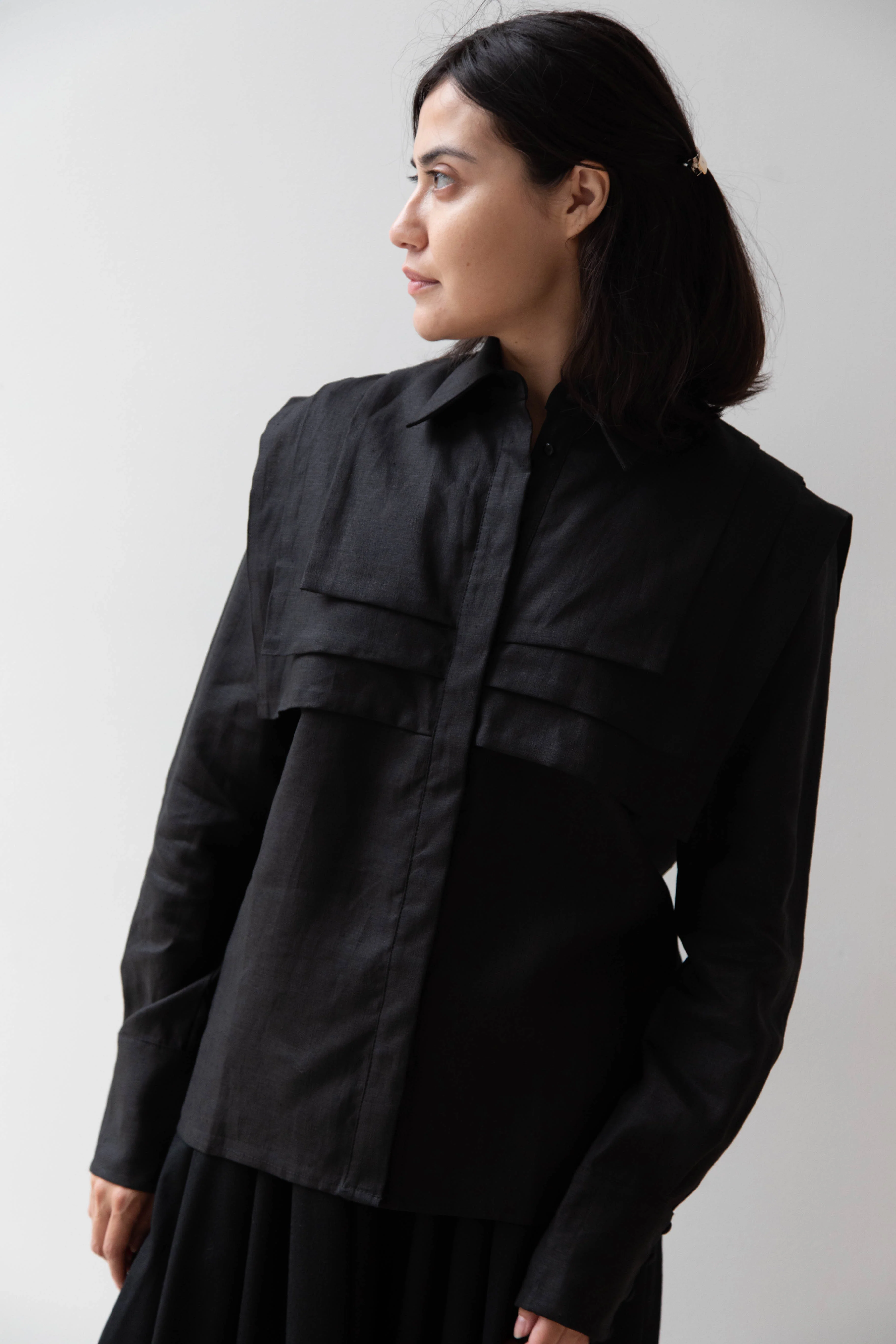 Delegan | Linen Shirt in Black - Image 2