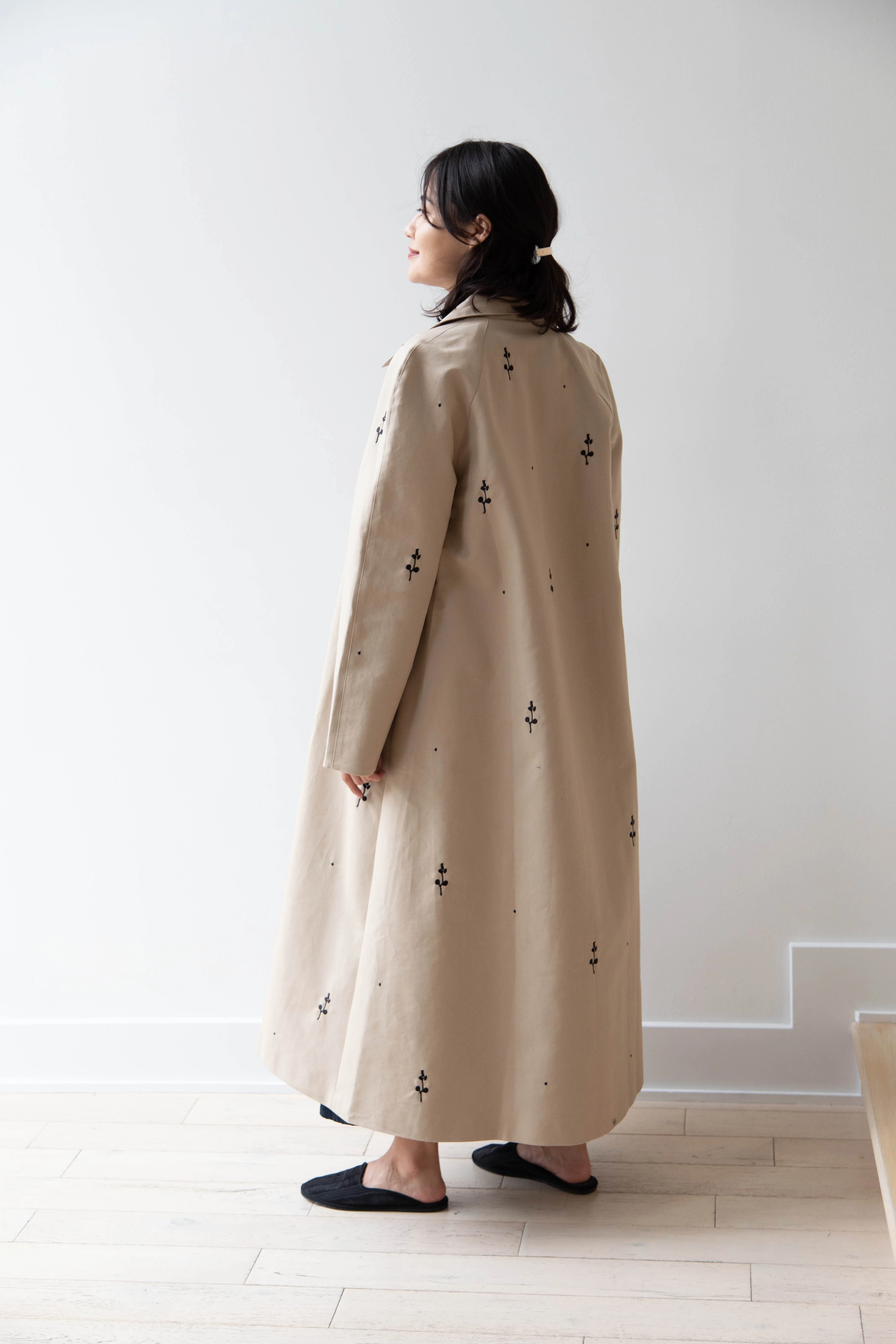Delegan | Trench Coat with Embroidery in Beige & Black - Image 15