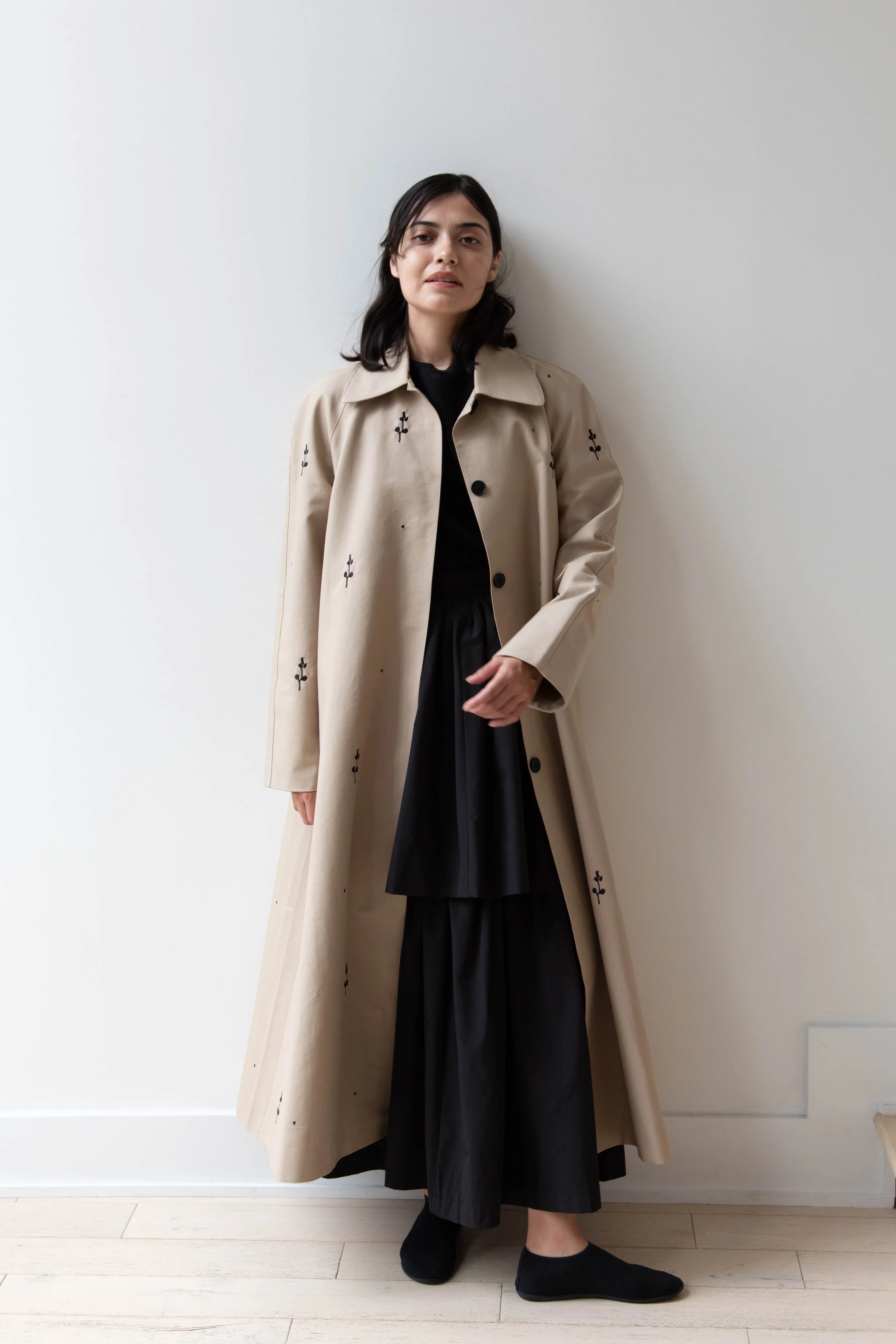 Delegan | Trench Coat with Embroidery in Beige & Black - Image 3