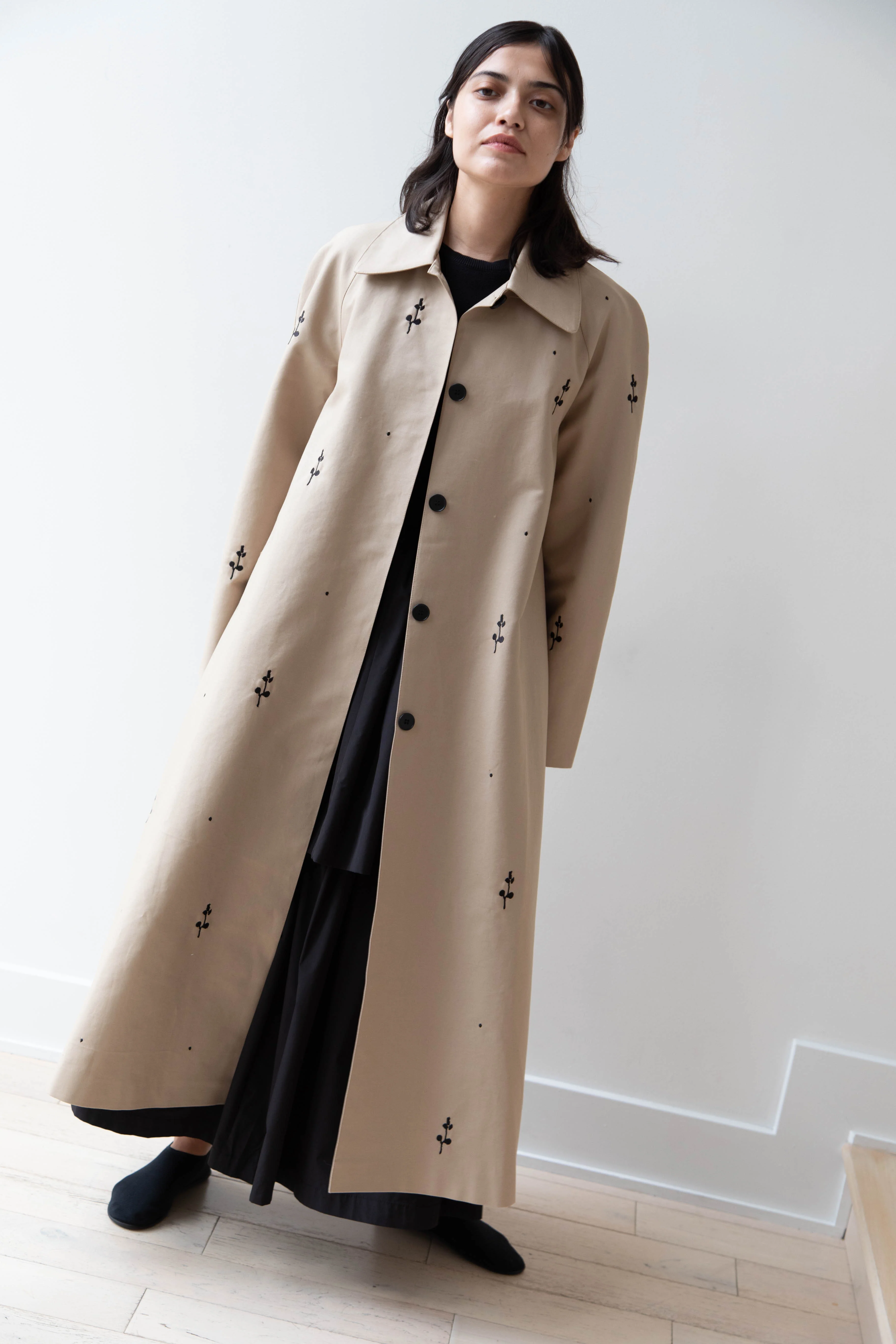Delegan | Trench Coat with Embroidery in Beige & Black - Image 4