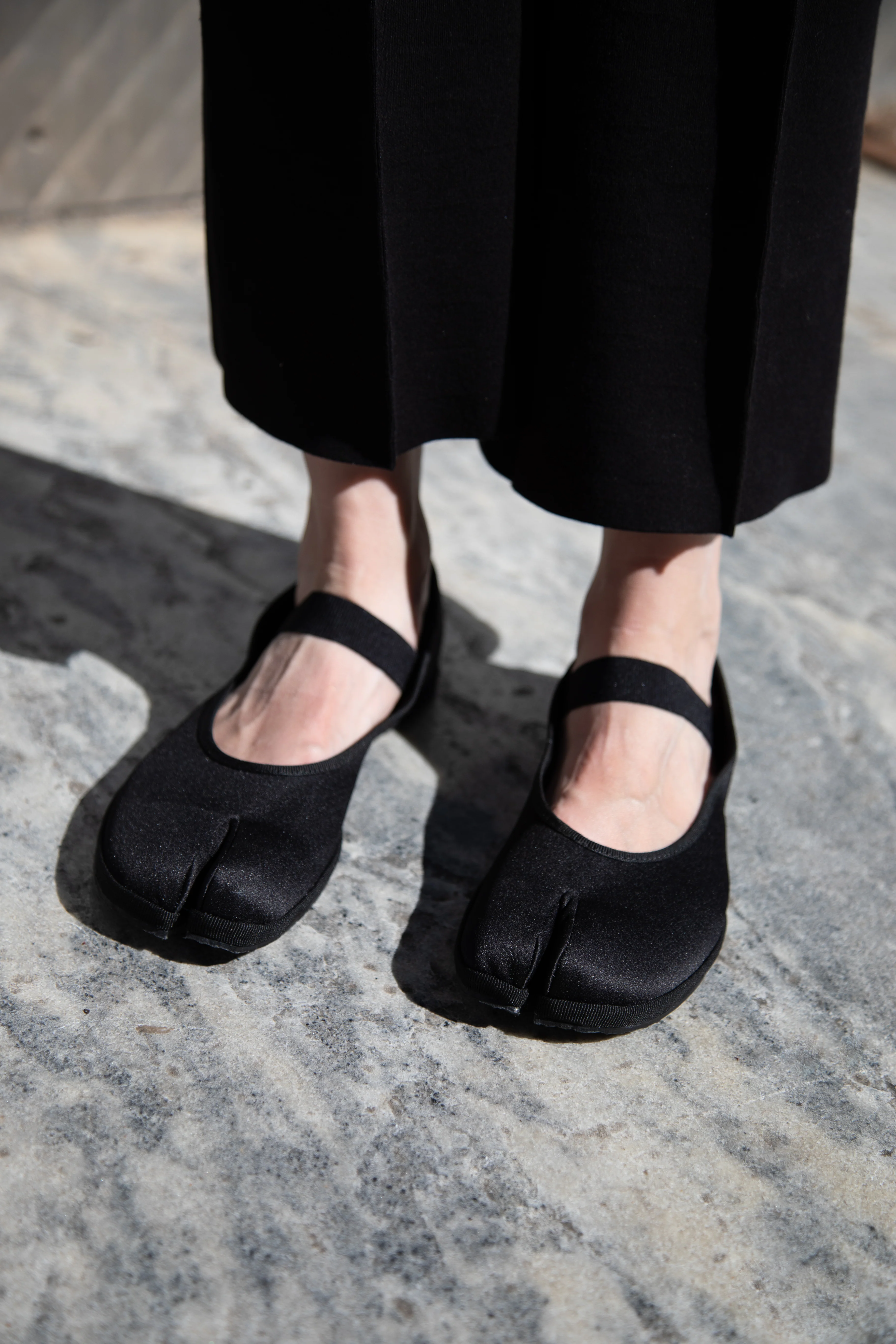 Drogheria Crivellini | Fu-Tabi Ballerina Shoes in Black Satin - Image 6