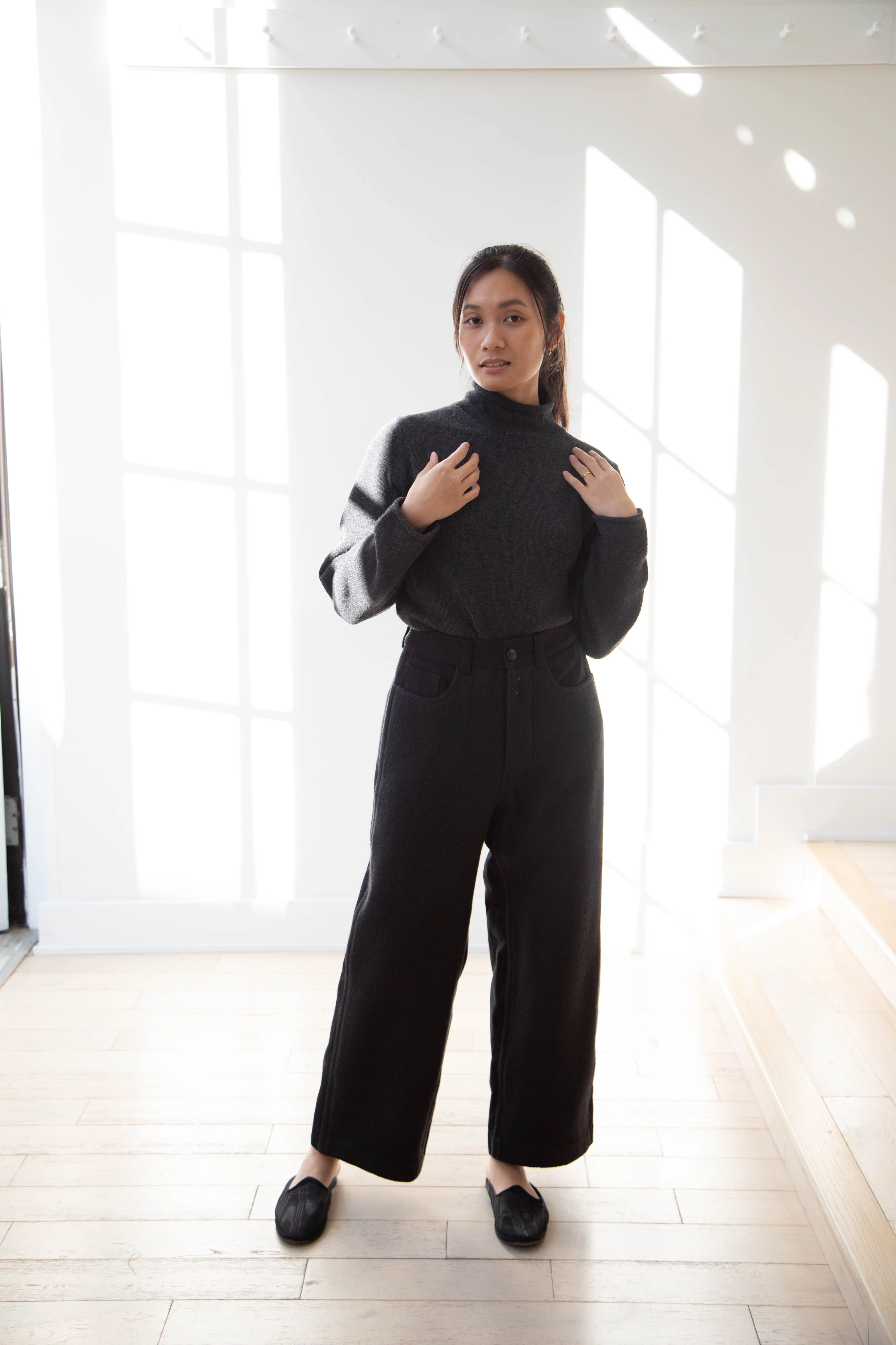 École de Curiosités | Peg Pants in Black & Black - Image 20