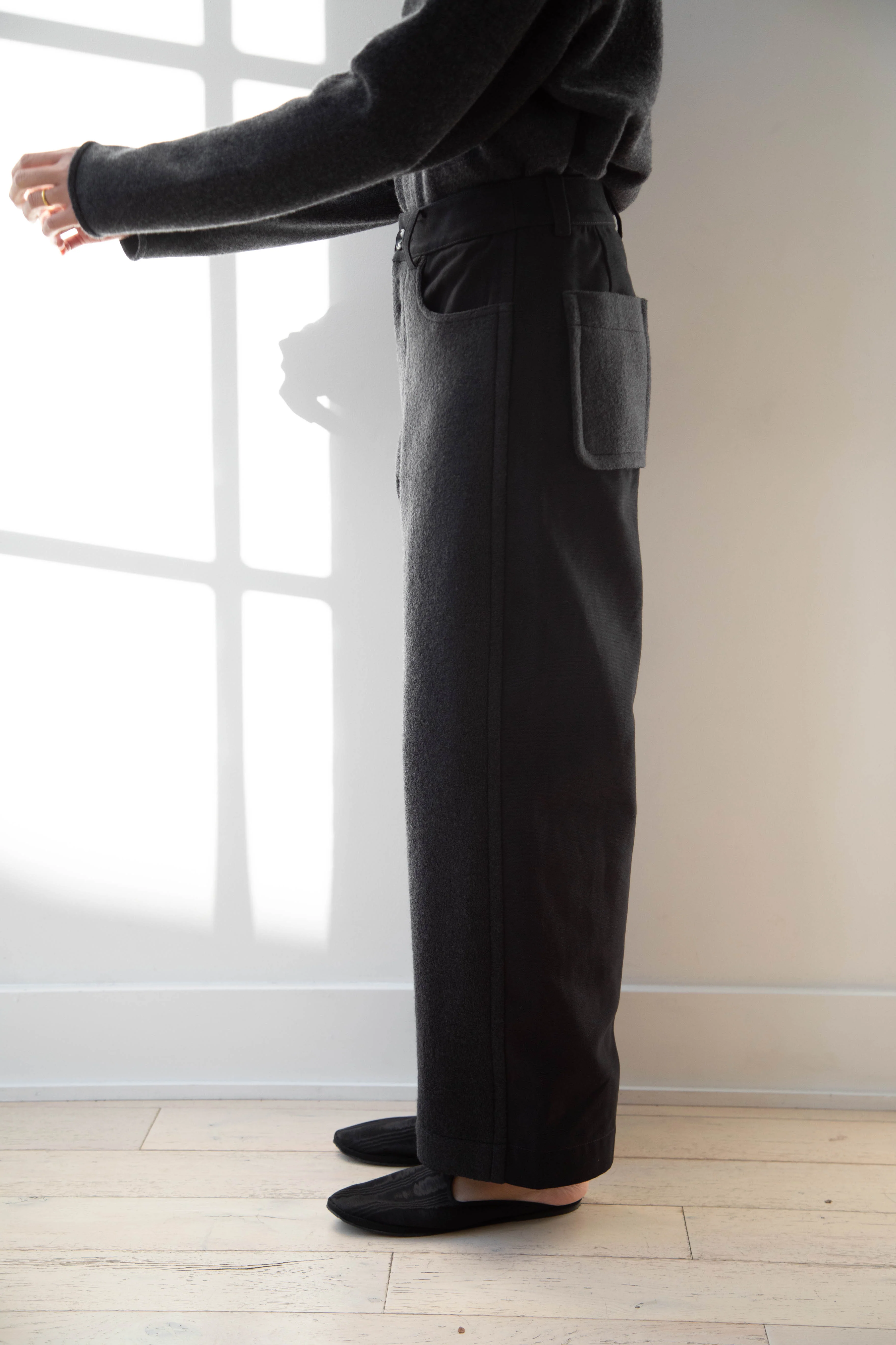 École de Curiosités | Peg Pants in Black & Black - Image 21