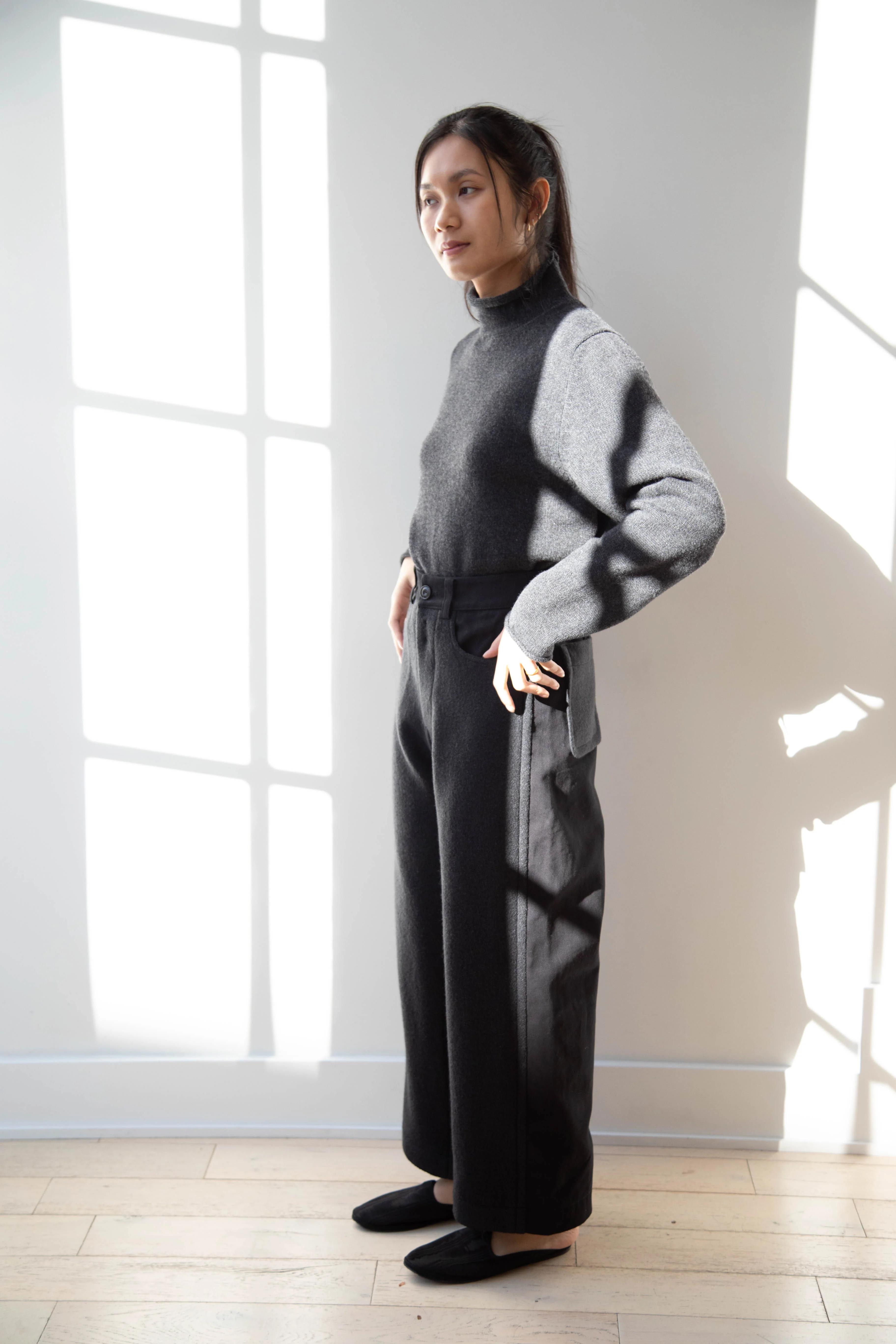 École de Curiosités | Peg Pants in Black & Black - Image 3