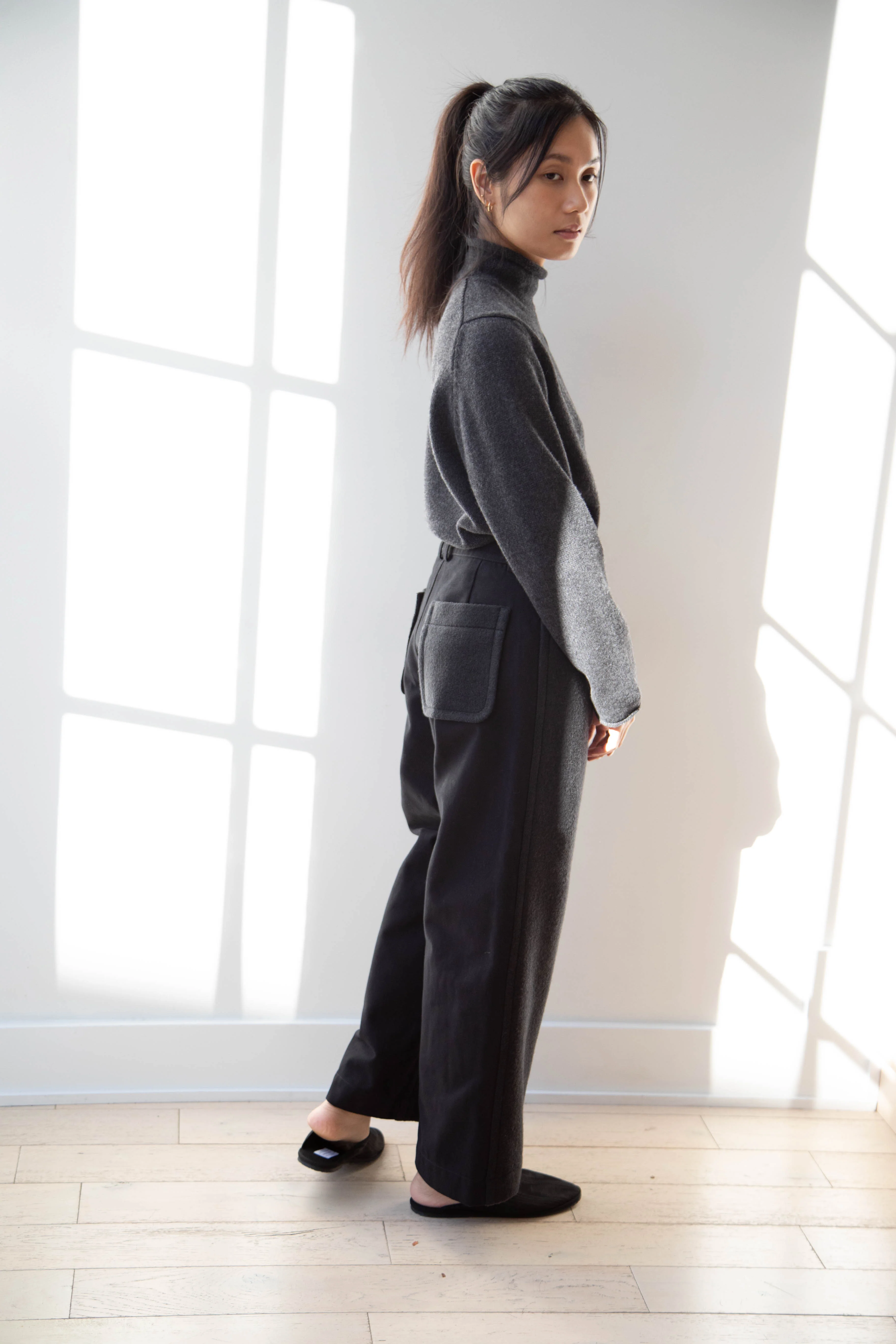 École de Curiosités | Peg Pants in Black & Black - Image 9