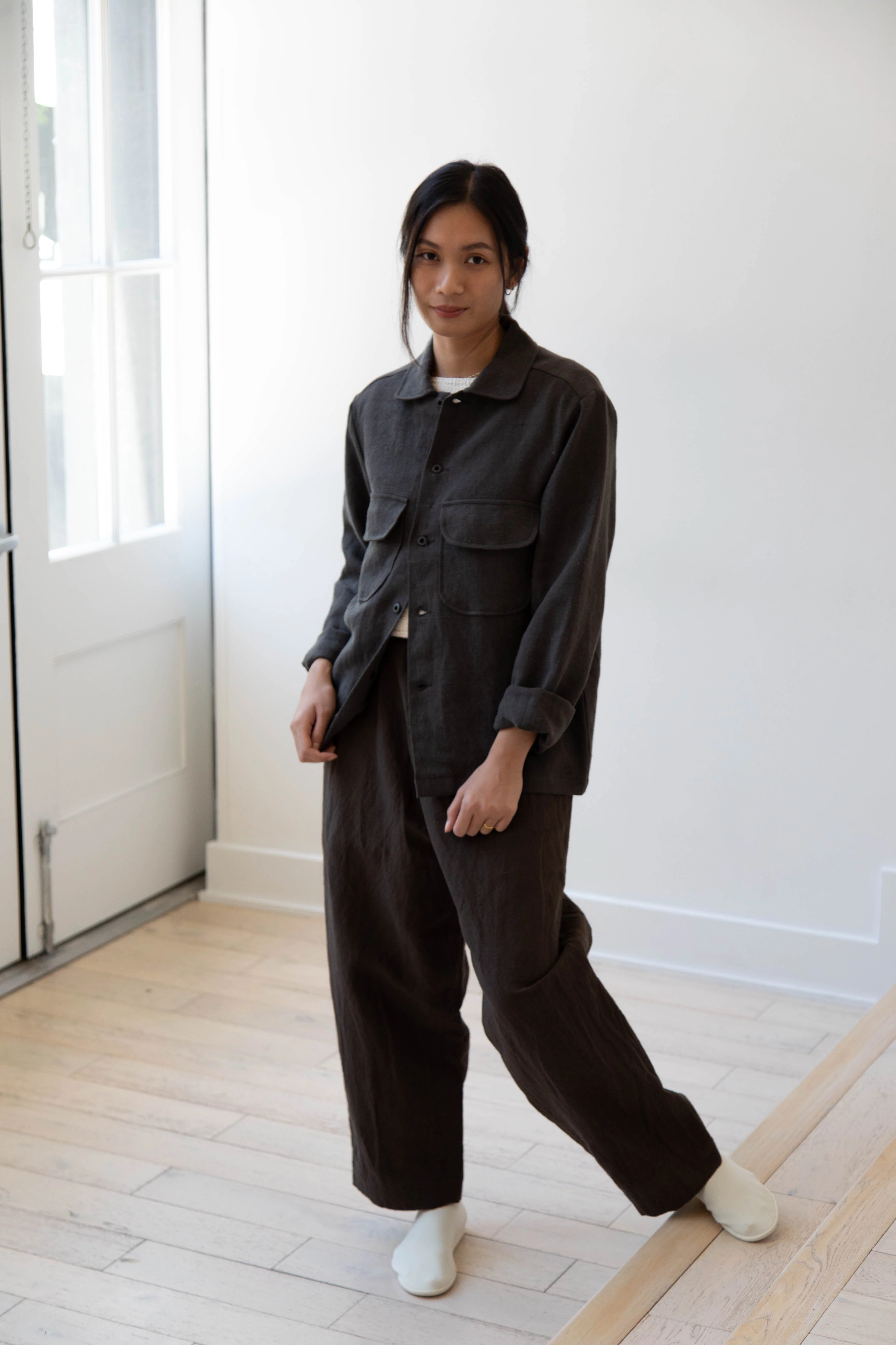 Evan Kinori | Field Shirt in Butcher Linen- Anthracite - Image 13