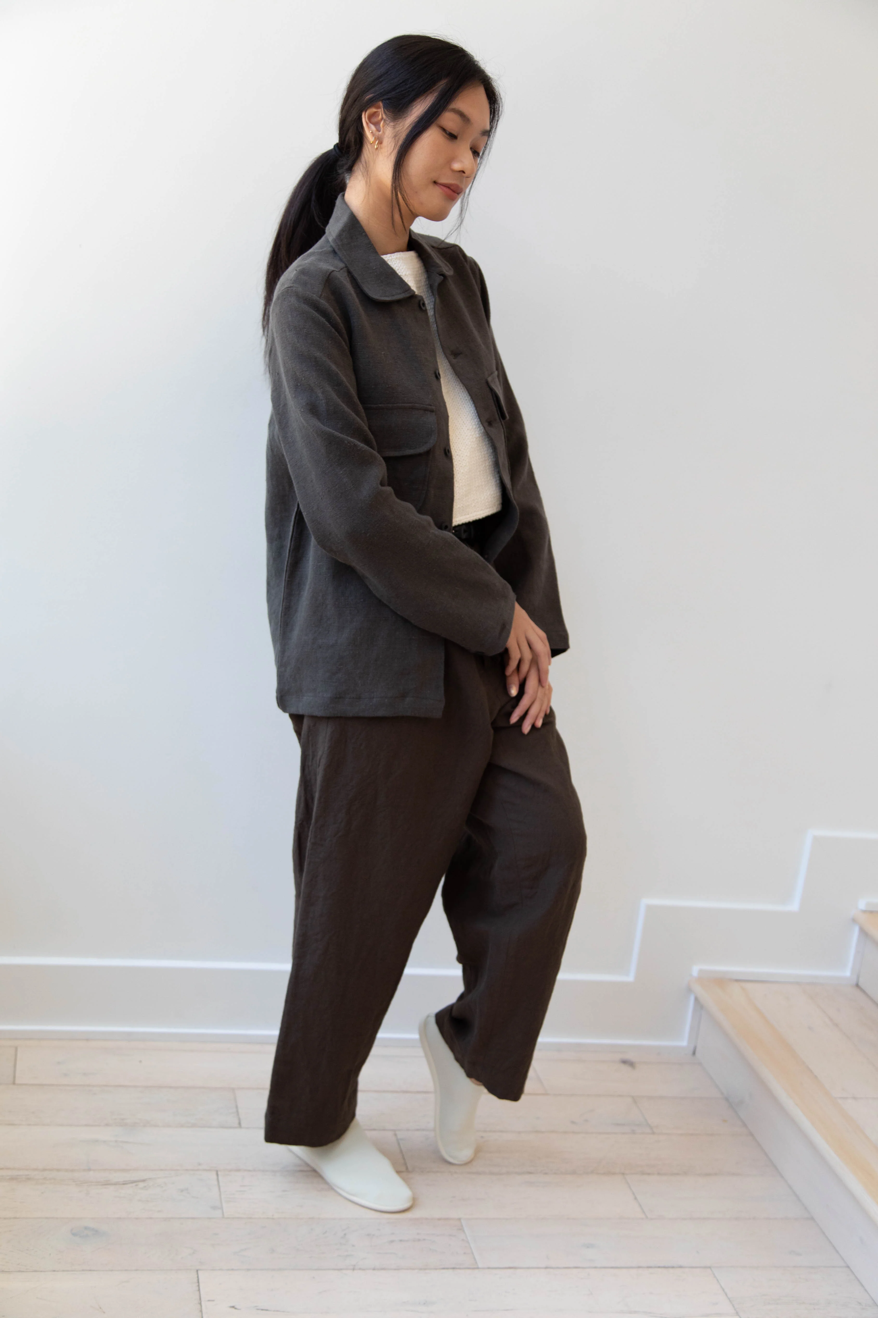 Evan Kinori | Field Shirt in Butcher Linen- Anthracite - Image 15