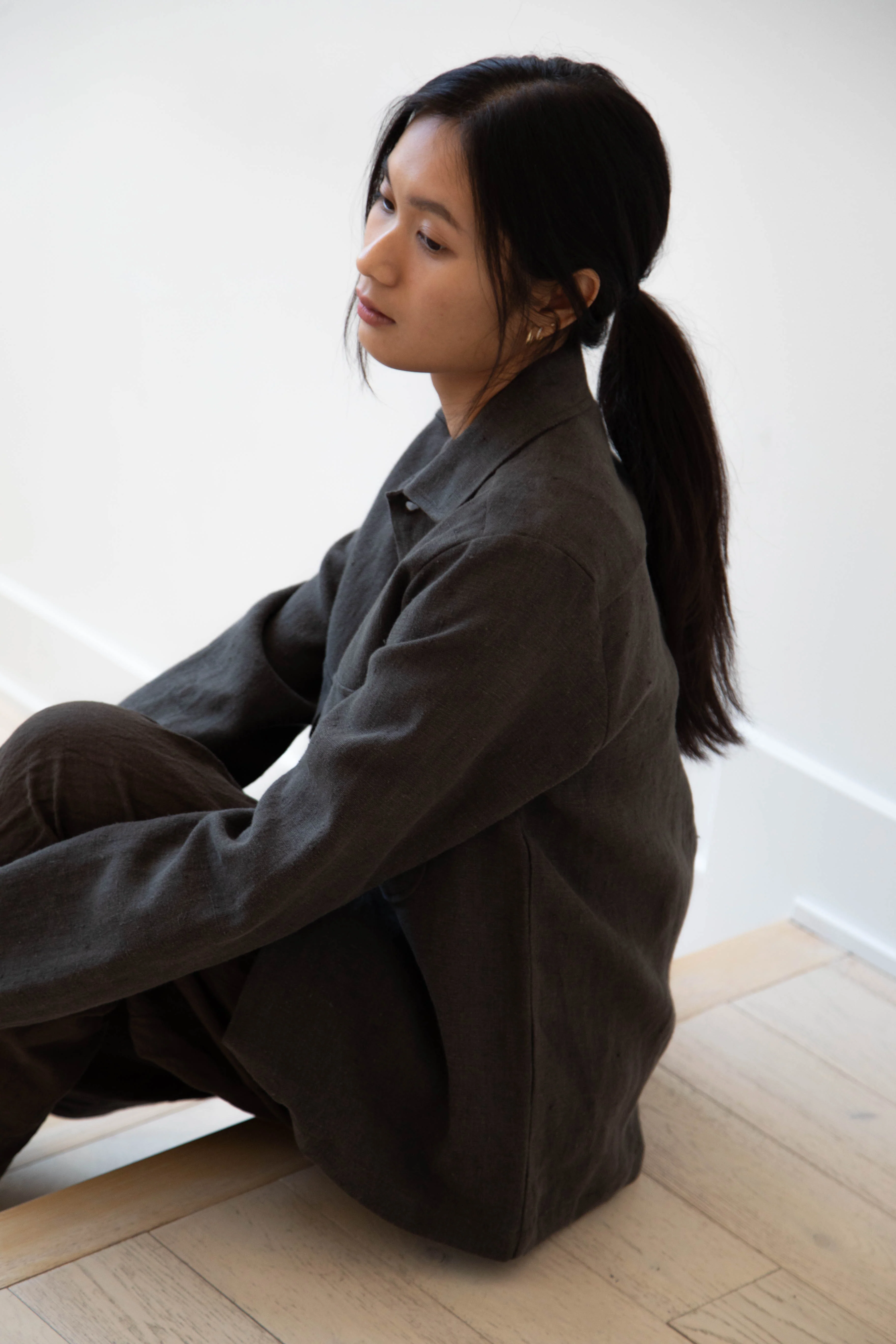 Evan Kinori | Field Shirt in Butcher Linen- Anthracite - Image 20