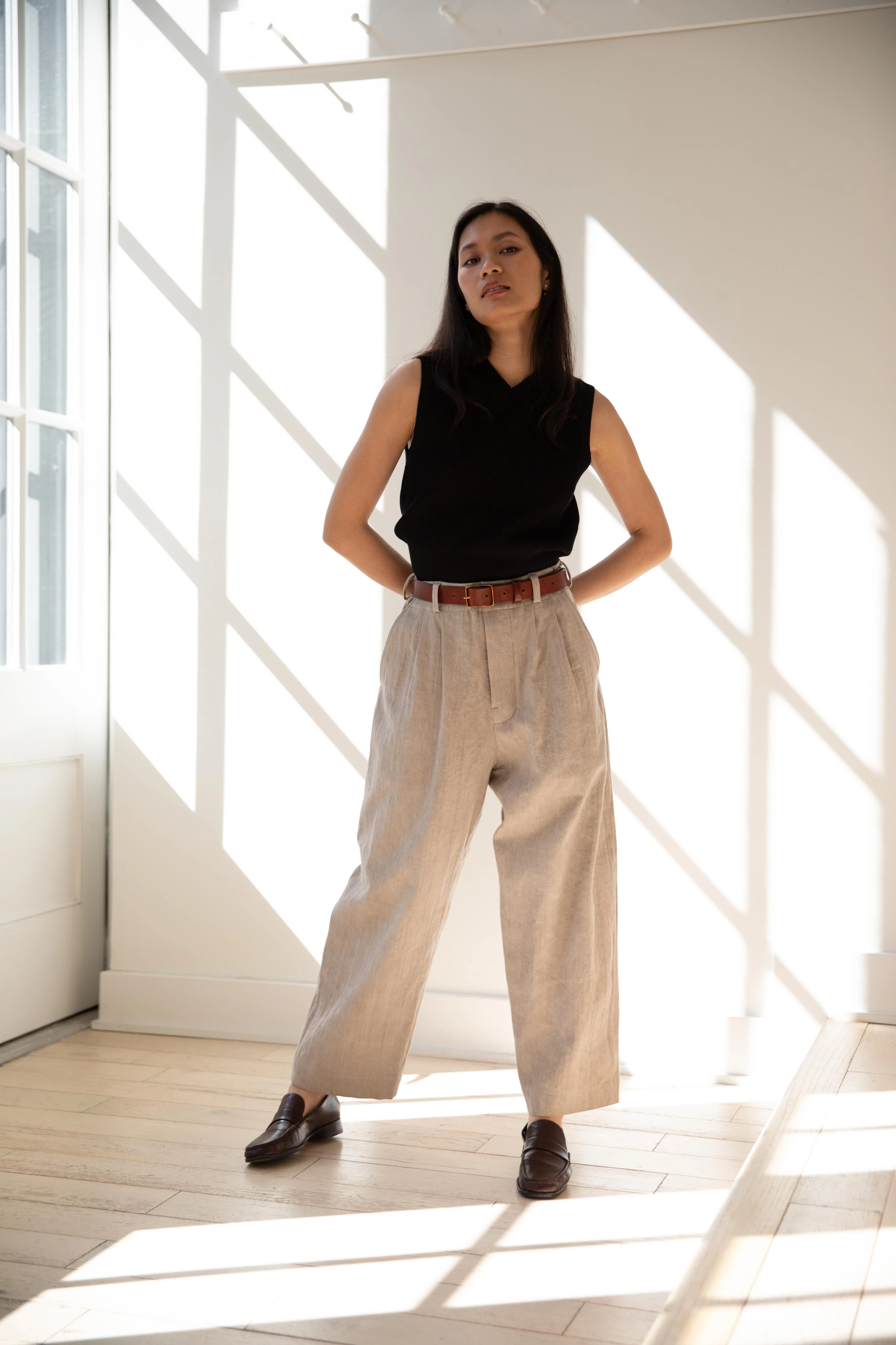 Evan Kinori | Two Pleat Pants in Dark Beige Cold Dyed Linen Cotton Herringbone - Image 14
