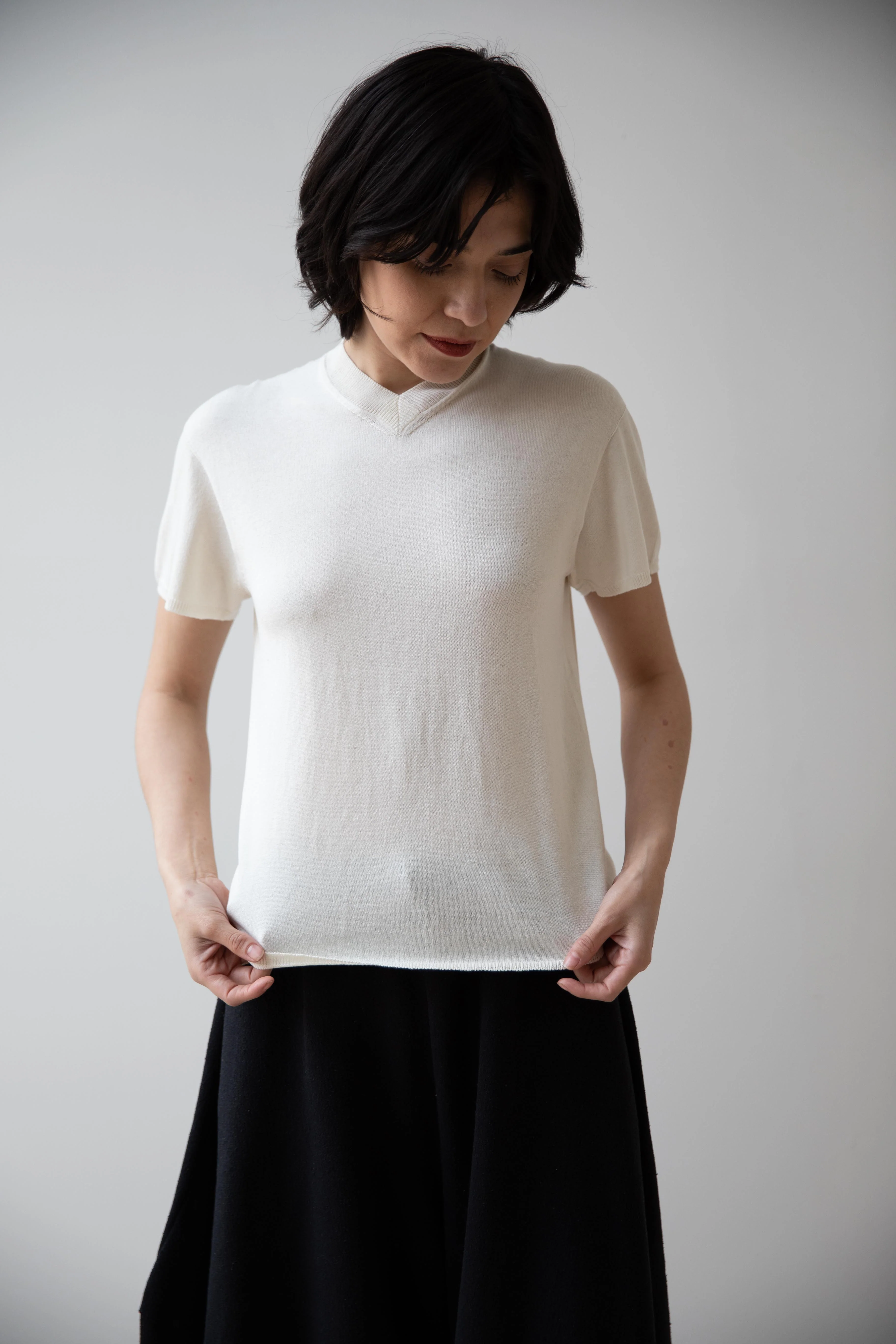 Grey's | V-Neck T-Shirt in White - Image 18